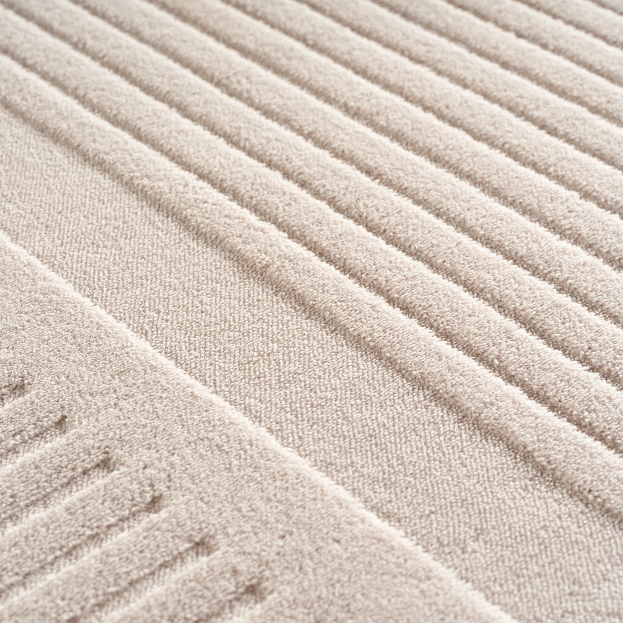 Modern Grooved Wavy Line Area Rug | Cream