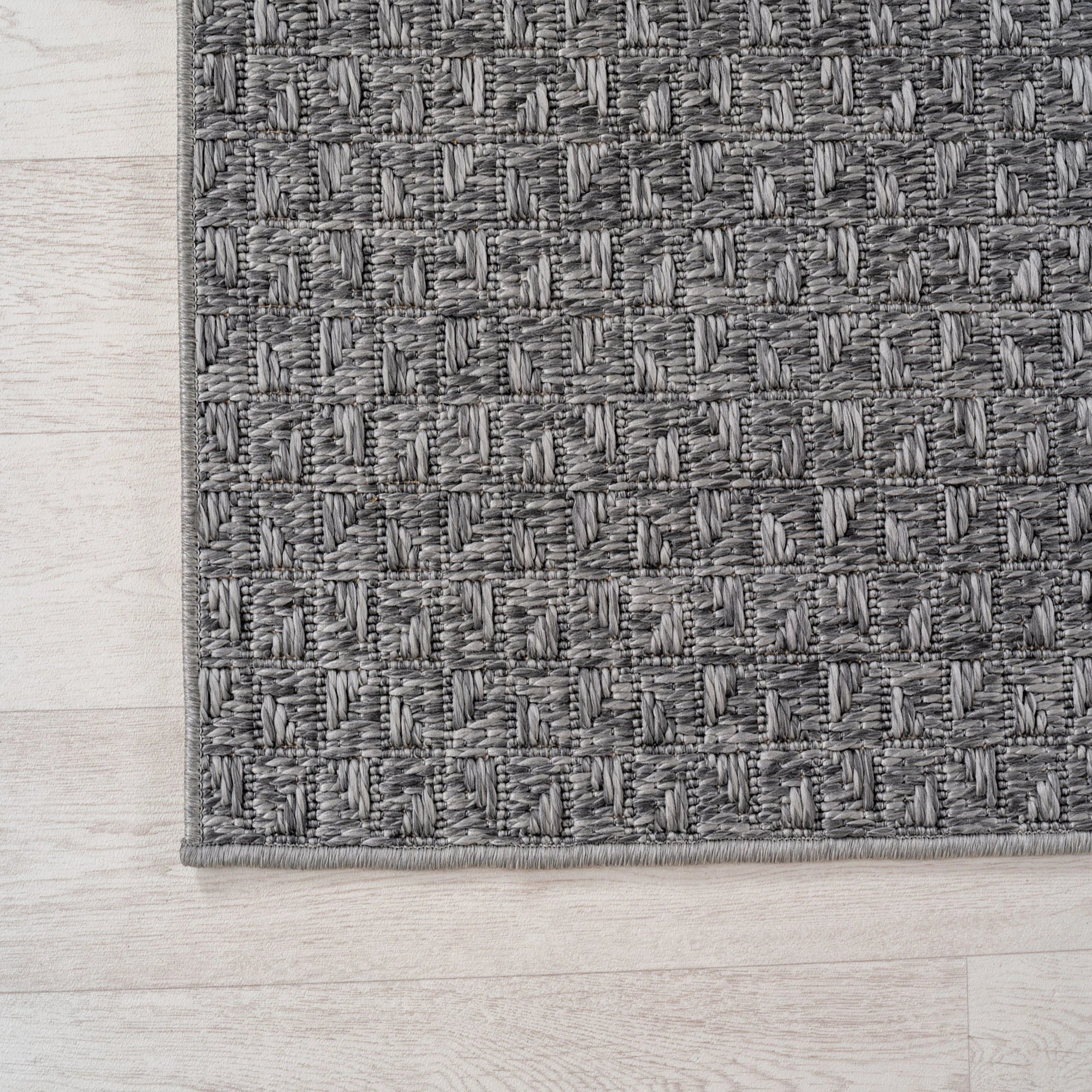 Triangle Repeating Pattern Outdoor Rug | Gray
