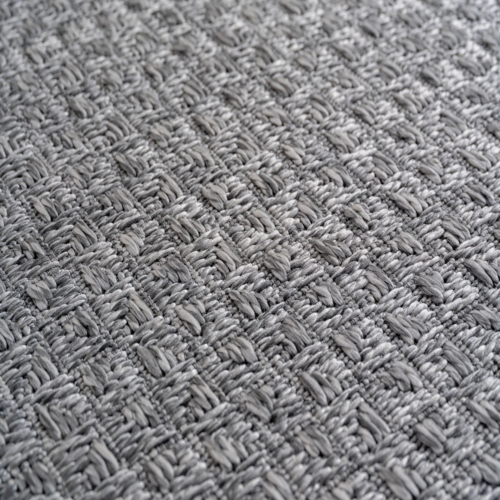 Triangle Repeating Pattern Outdoor Rug | Gray
