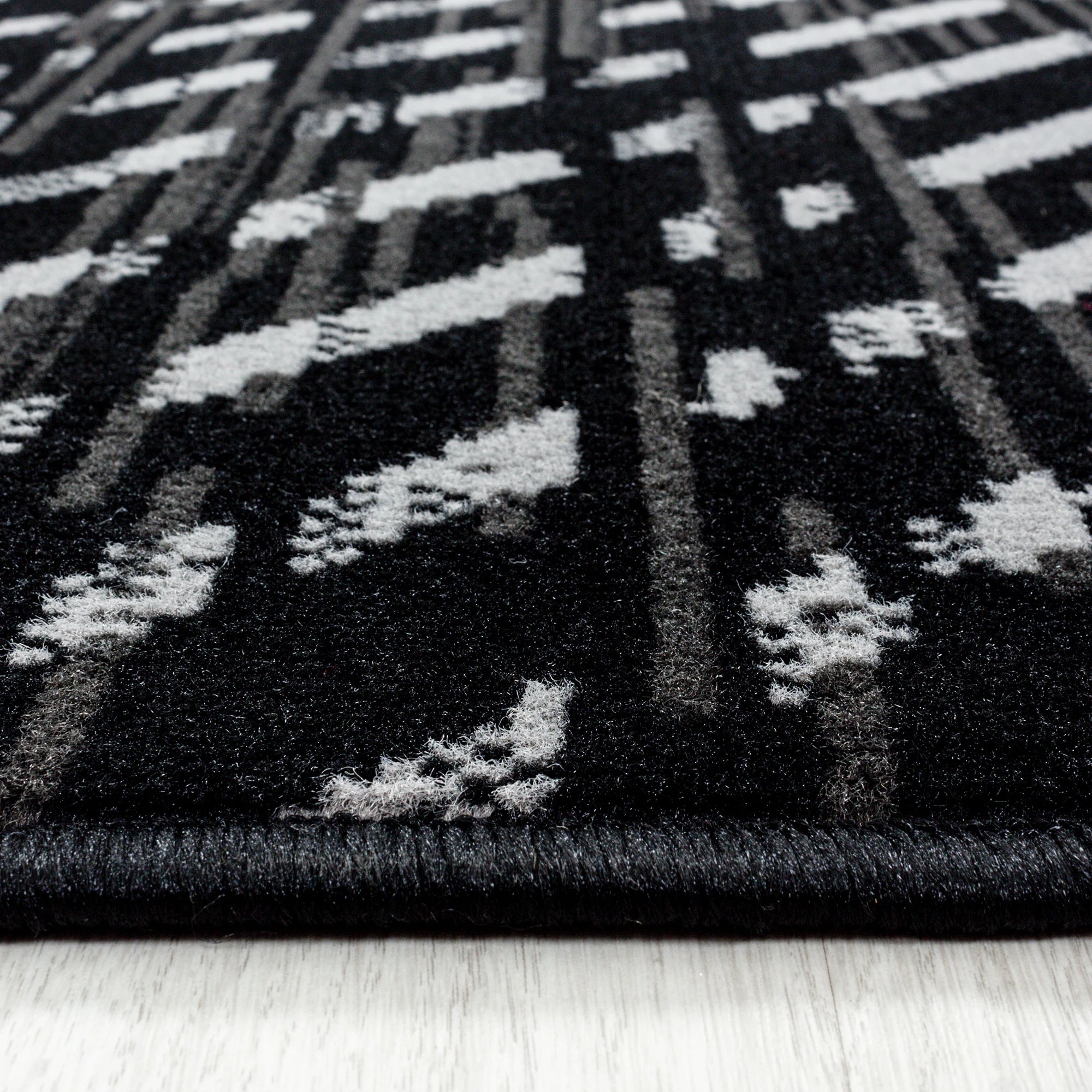 Abstract Zigzag Indoor Rug | Black