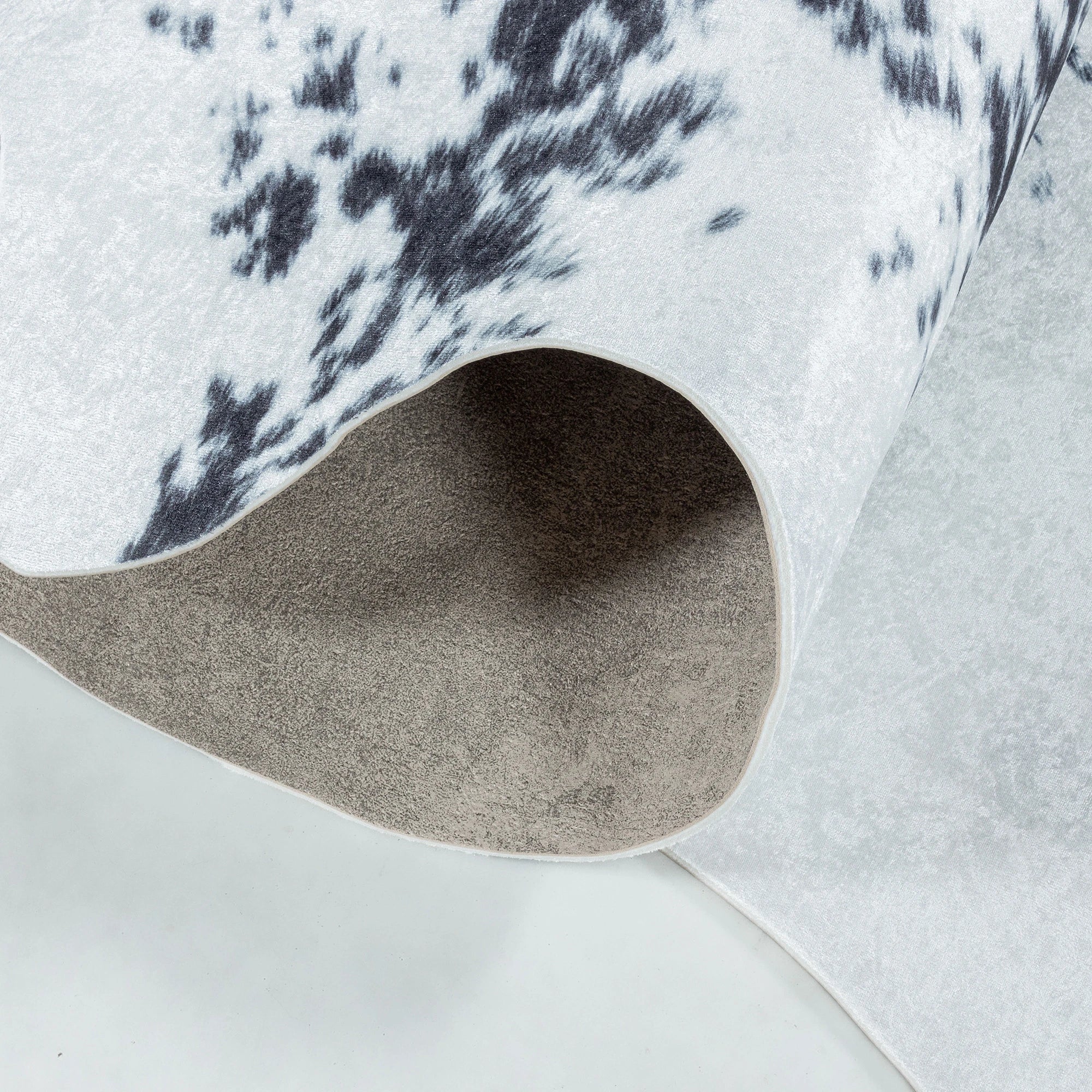 Cowhide Skin Imitation Modern Rug | Black