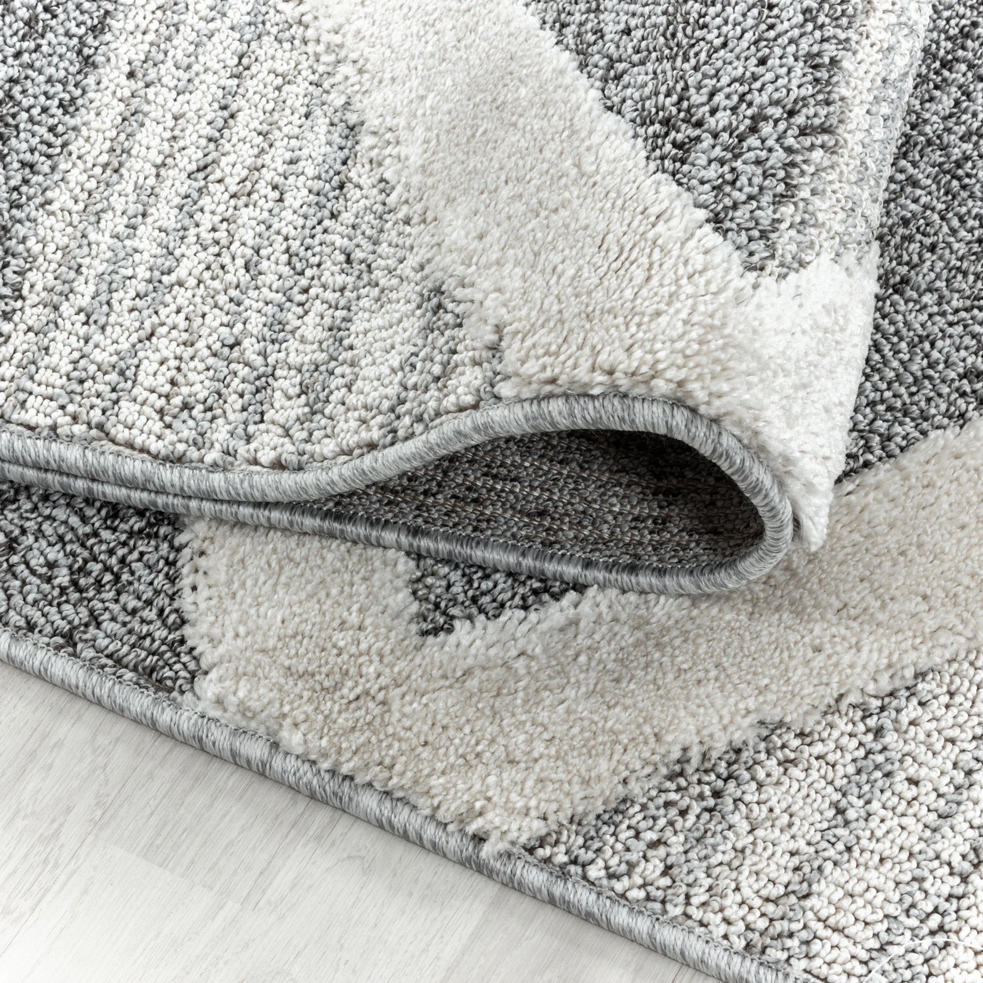 Textured Diamond Rug | Gray