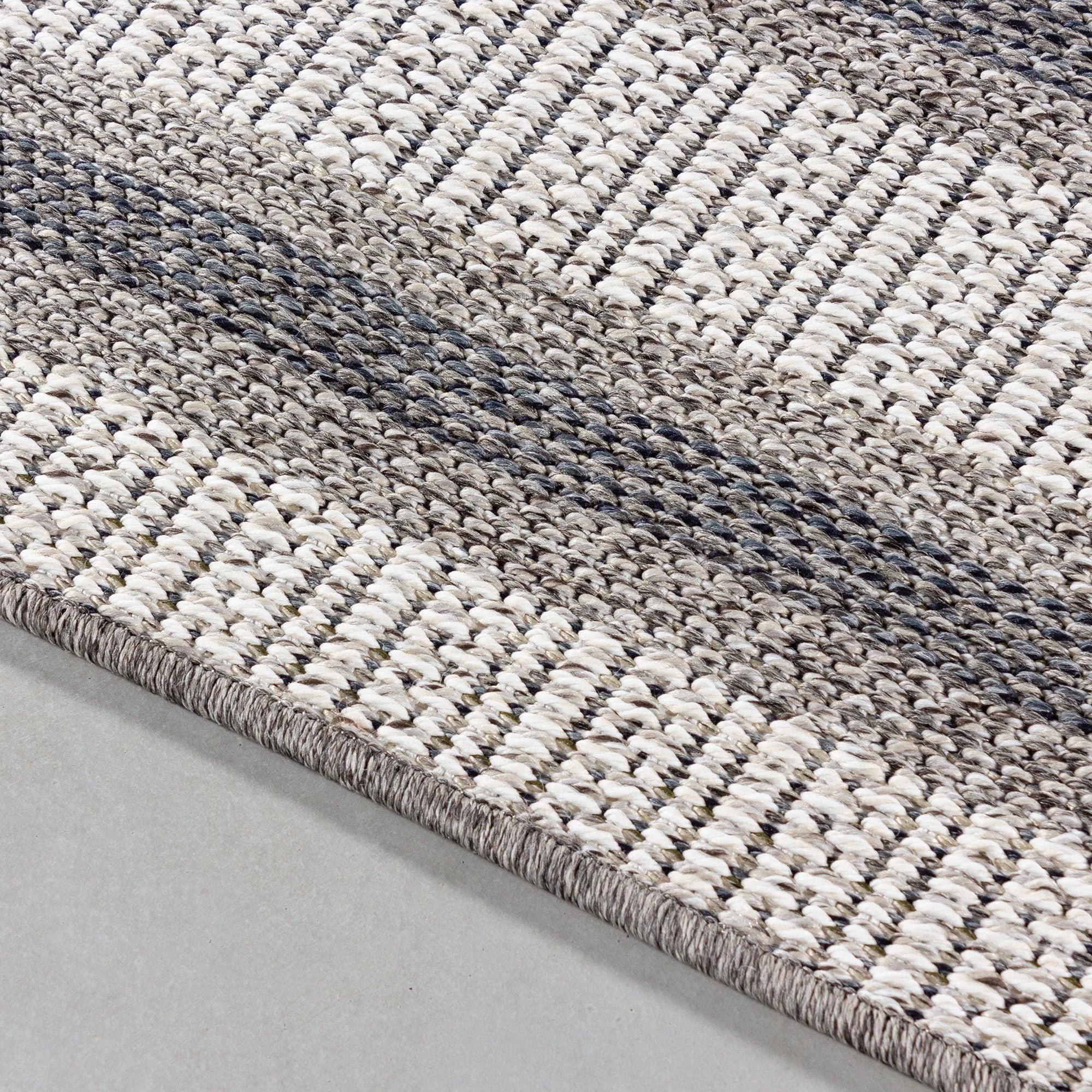 Elegant Cream Rug with Border