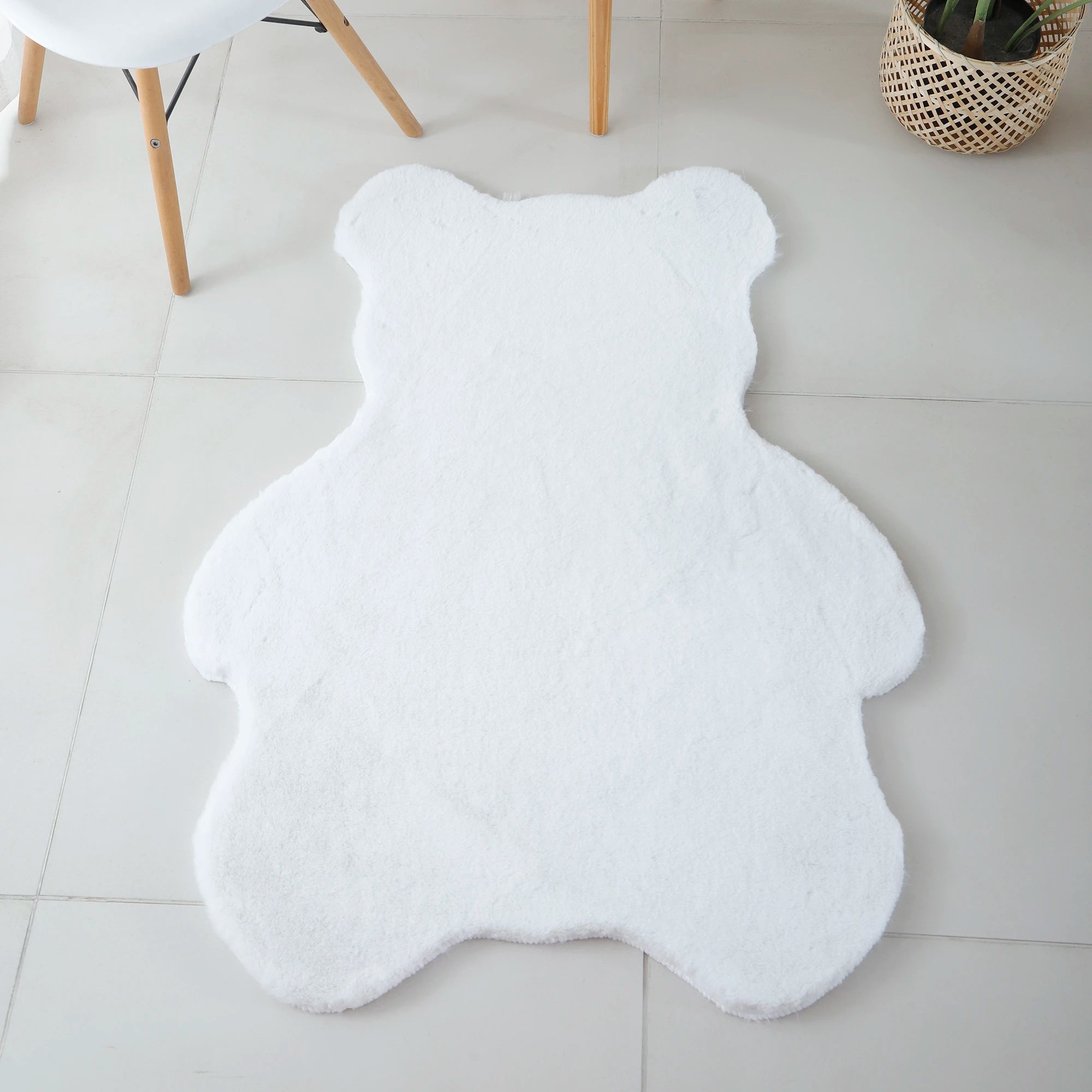 Bear Form Stylish Rug | White