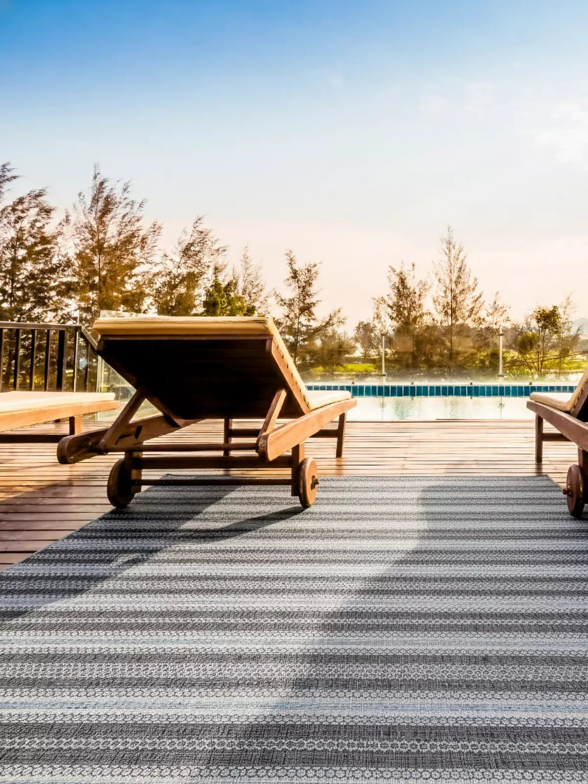 Black and White Outdoor Rugs