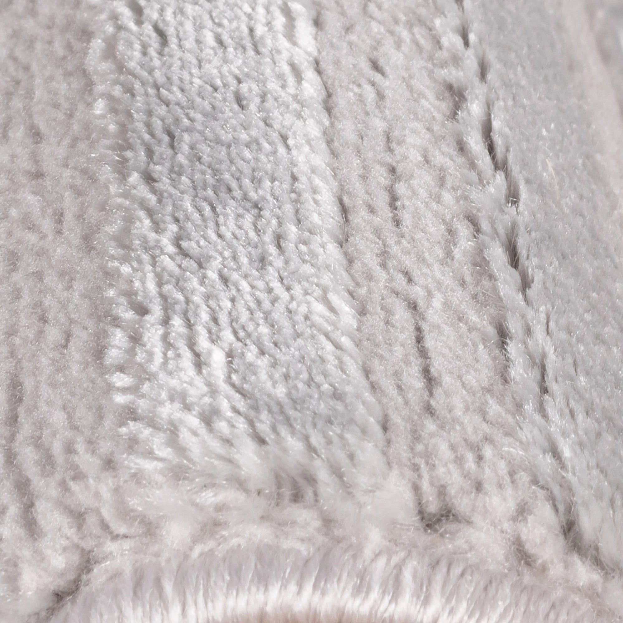 3D-Design-Teppich Silber