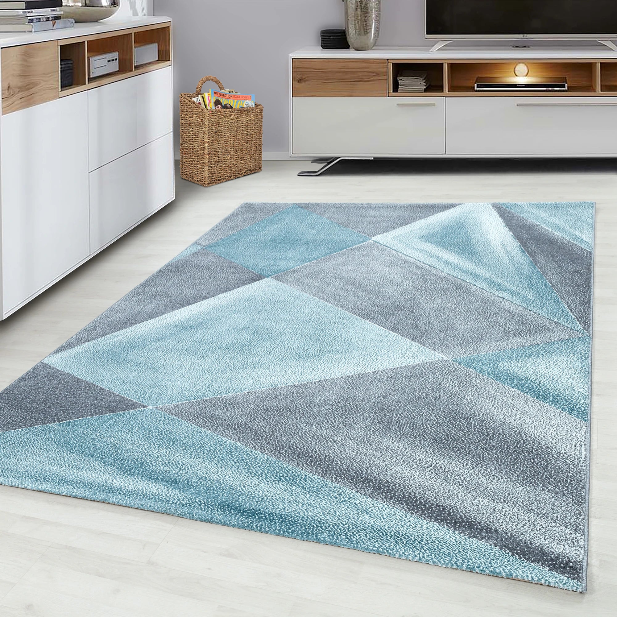 Geometric Diamond Rug Blue