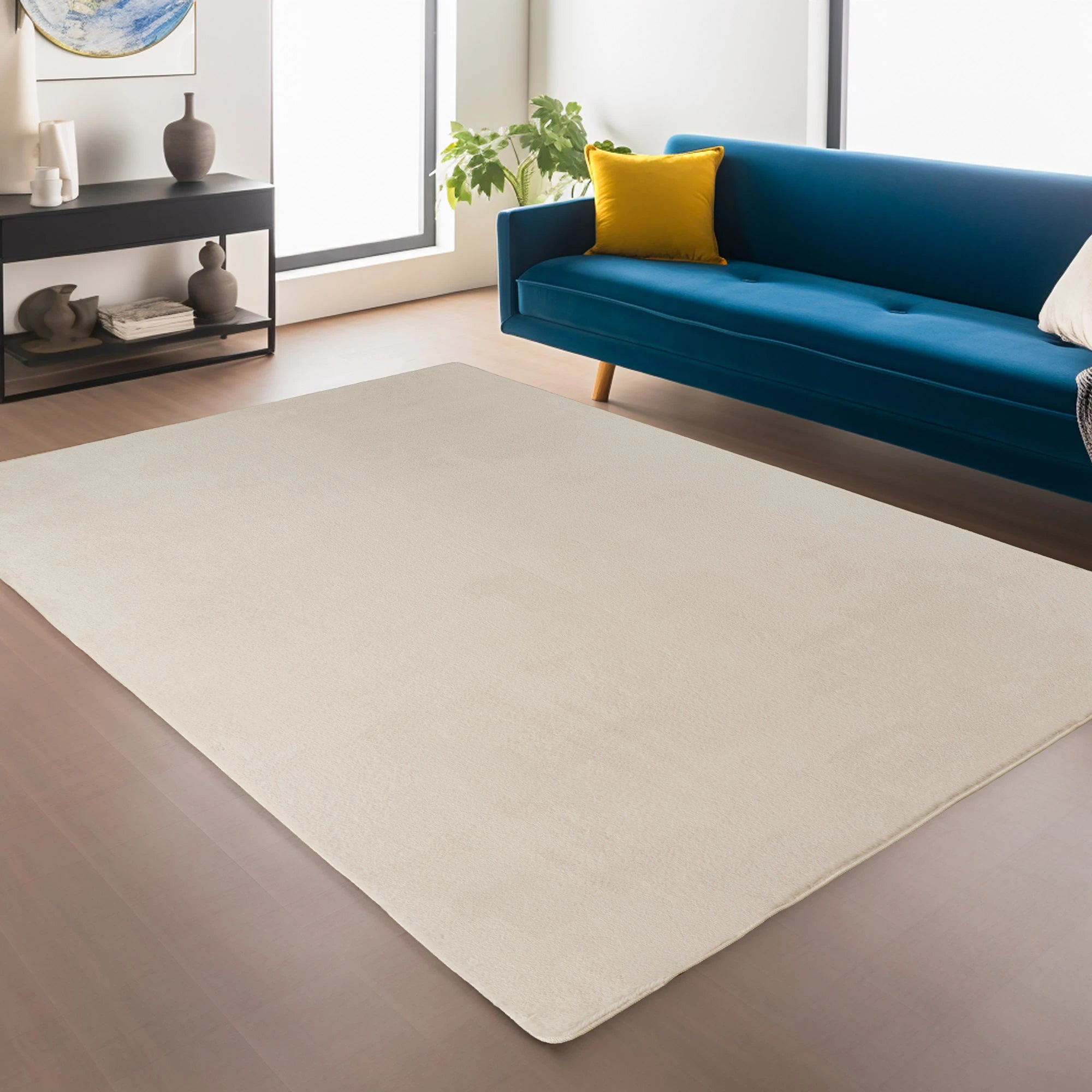 Minimalistisches, schickes und elegantes Dekor in Farbe