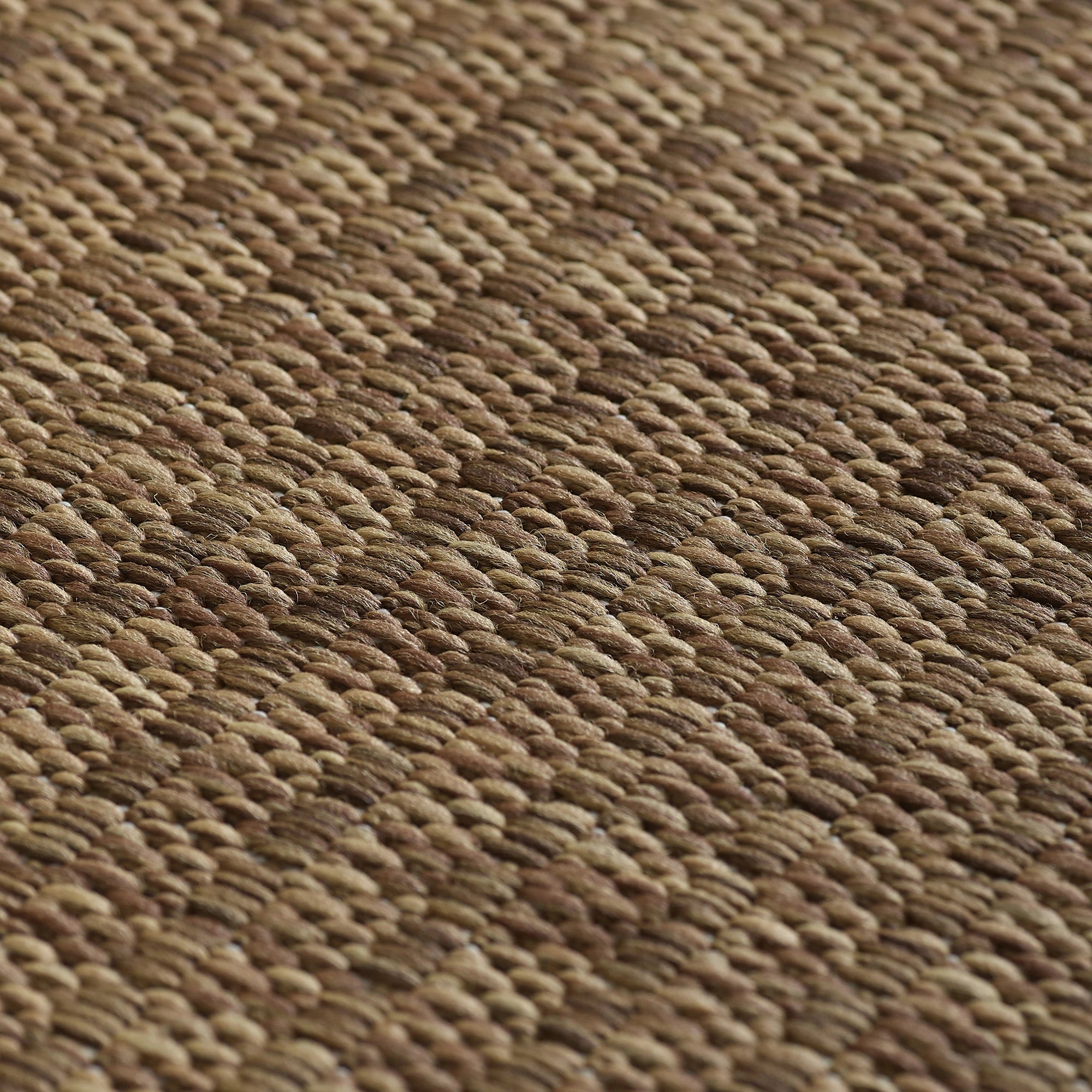 Gemütlicher Teppich in minimalistischer Farbe