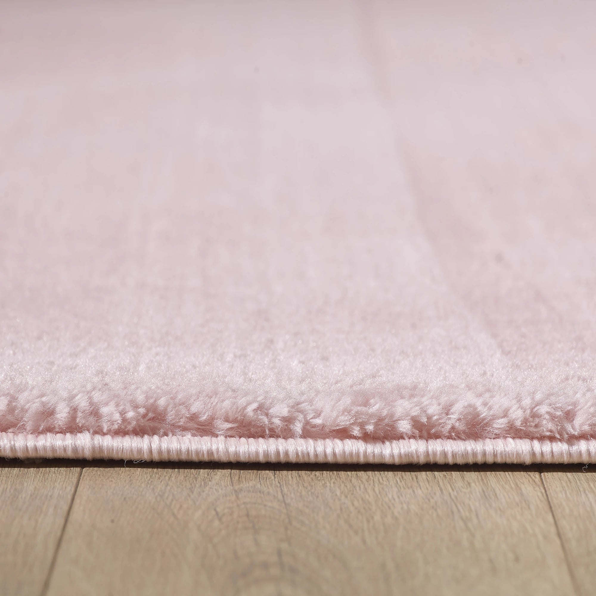 Schicker Bodenteppich in Unifarbe