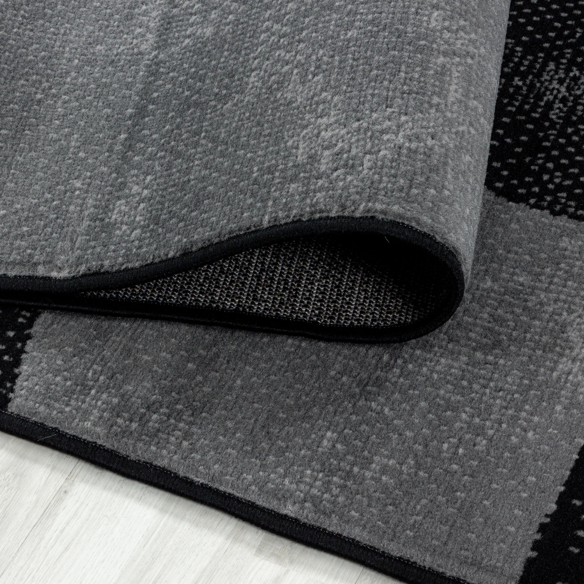 Lattice Polygon Rug Black