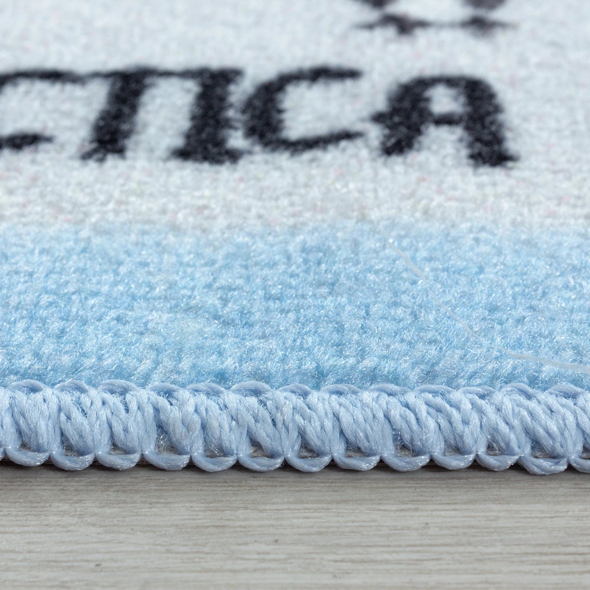 Teppich mit Weltkarte und Tieren