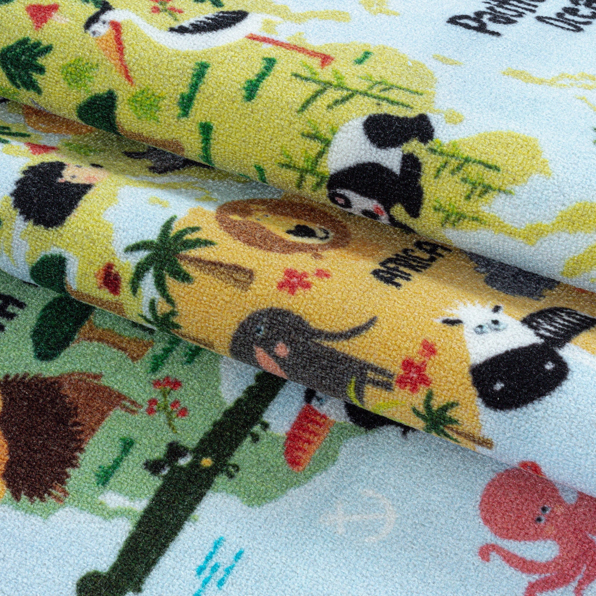 Teppich mit Weltkarte und Tieren