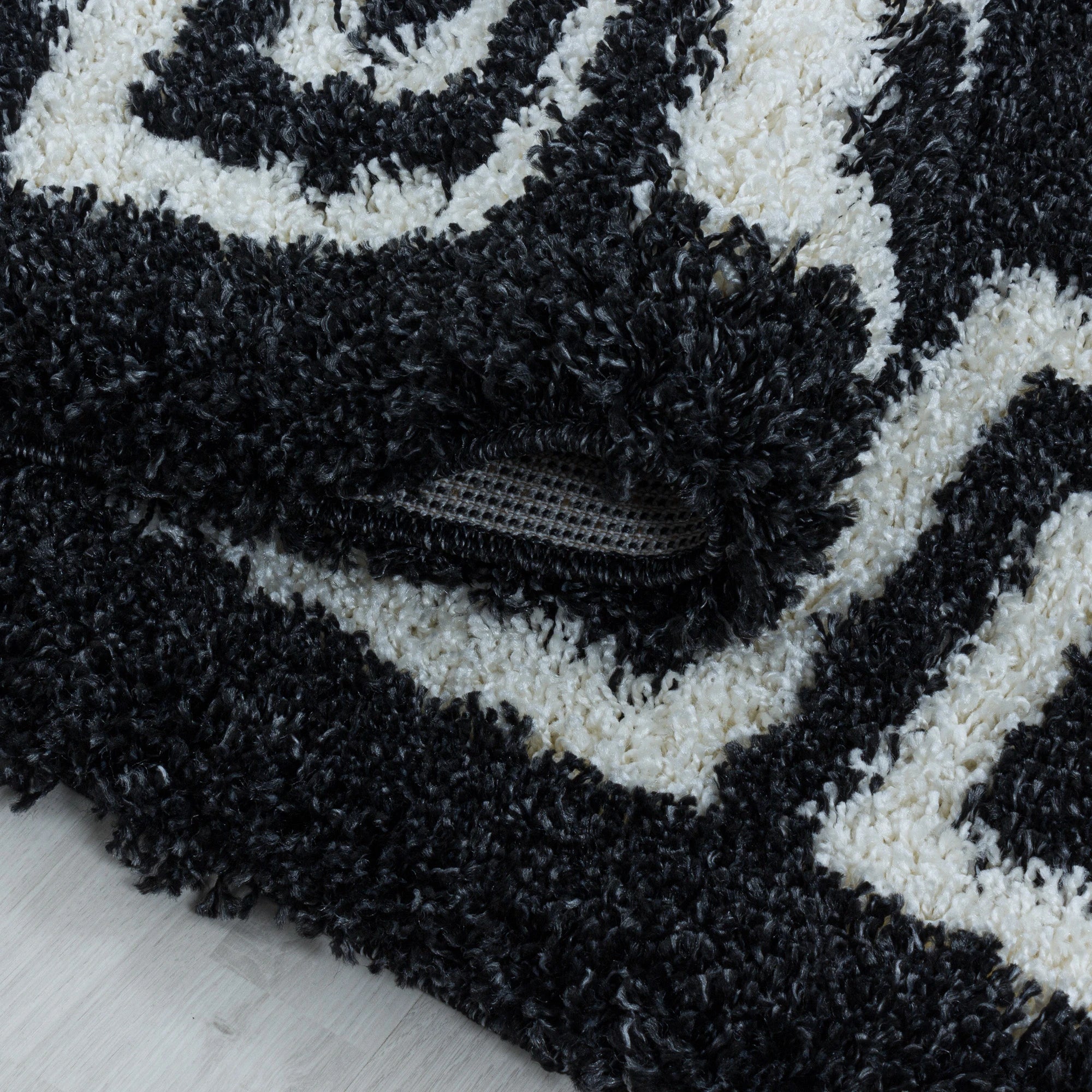 Schicker Teppich mit Mäandermuster
