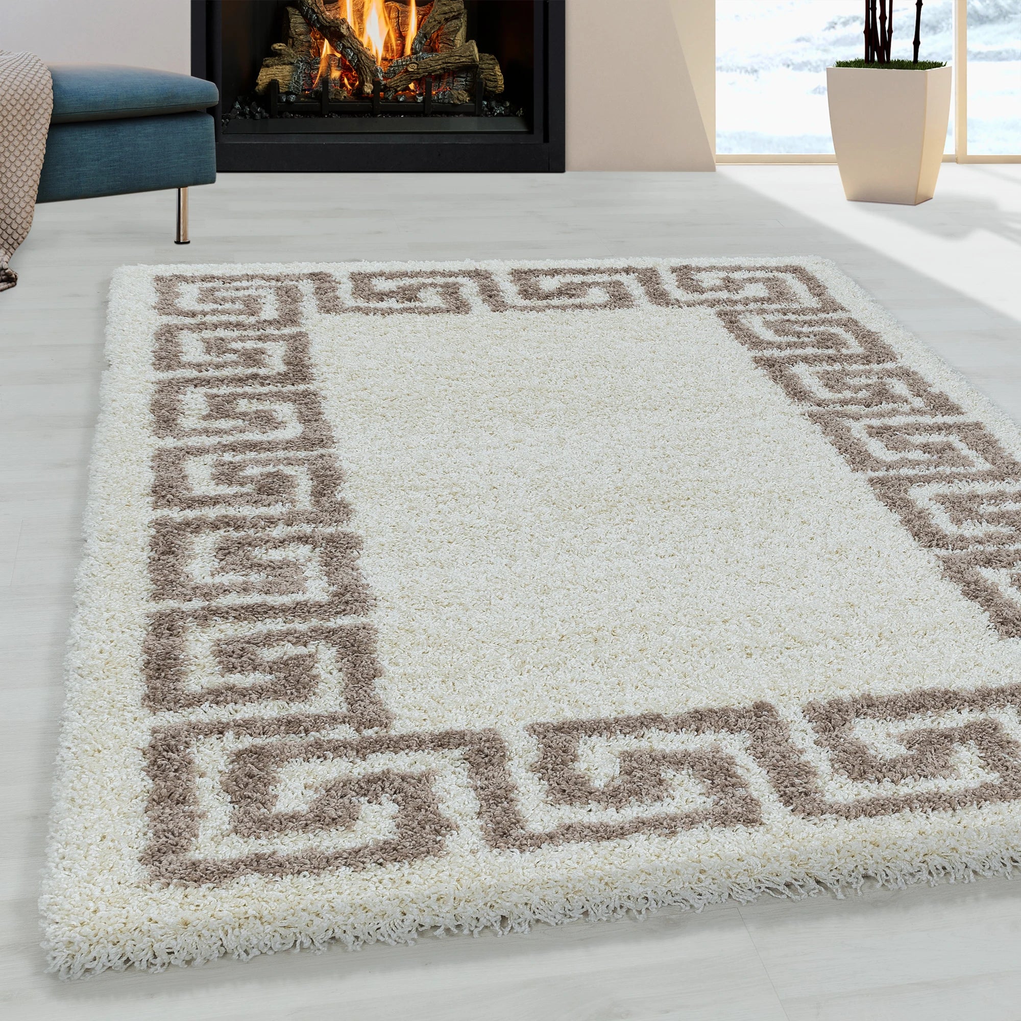 Teppich mit Mäandermuster in Beige