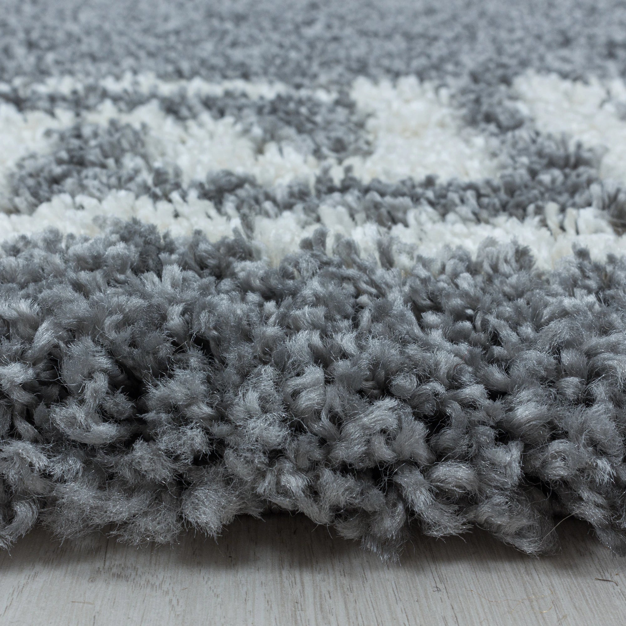 Eleganter Teppich mit Mäandermuster