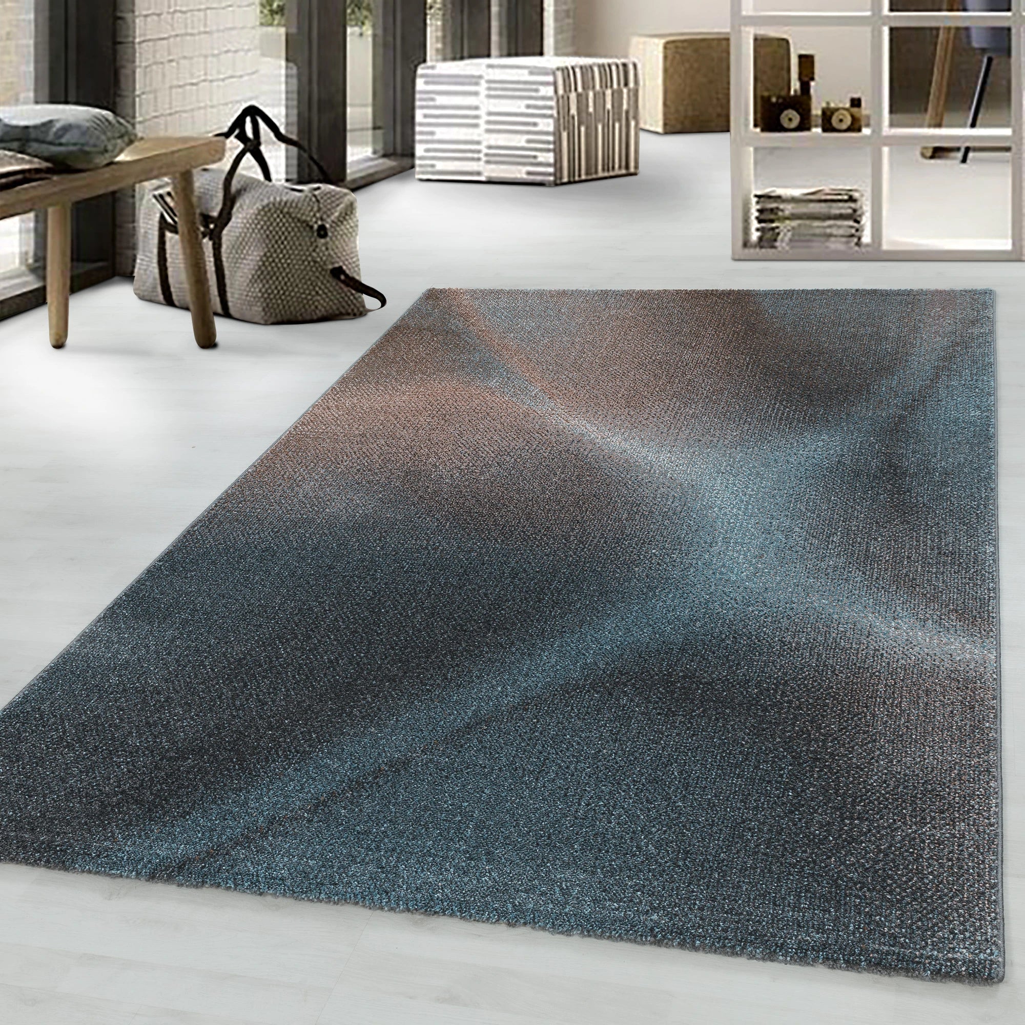Abstrakter Freeform-Teppich in Blau