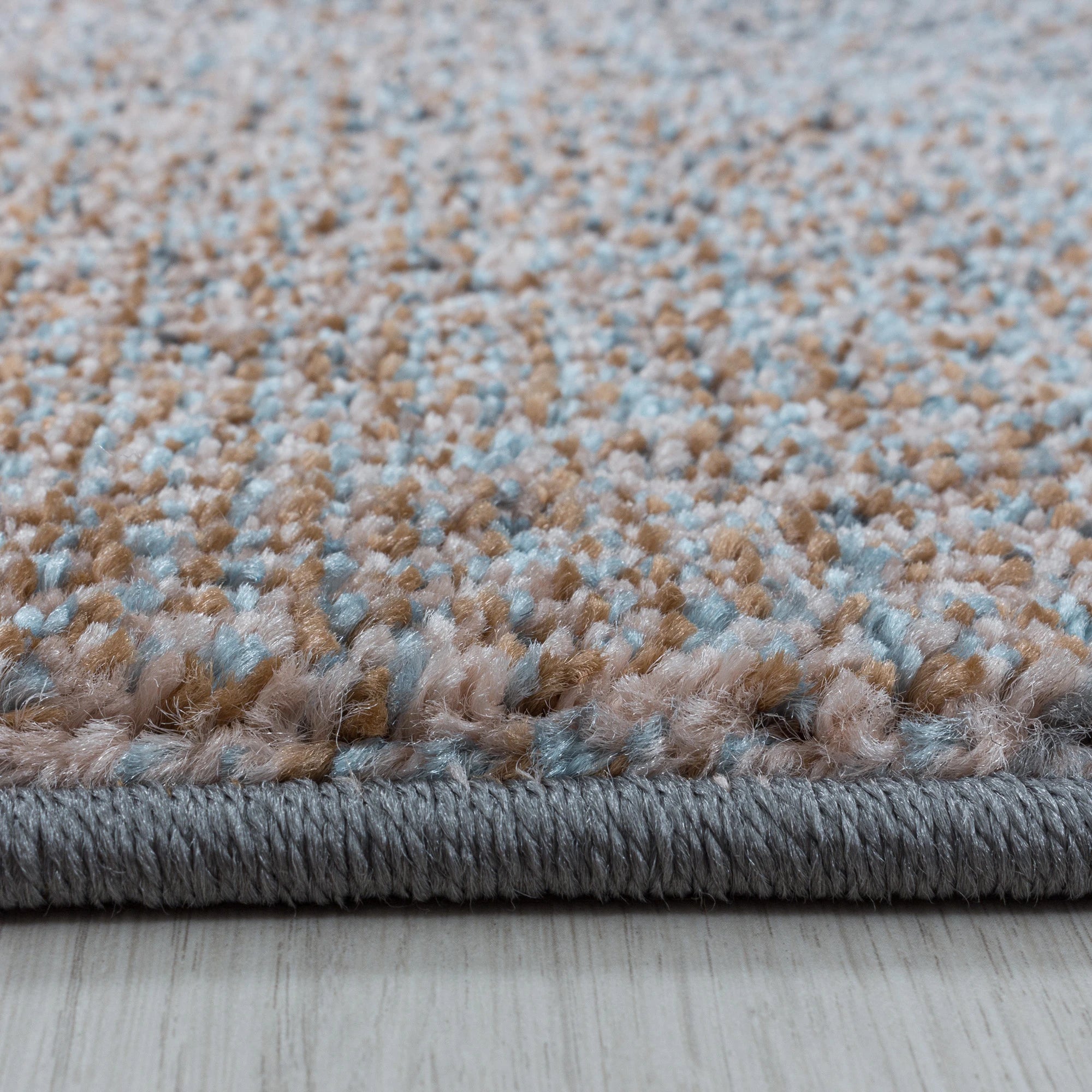 Abstrakter Freeform-Teppich in Blau