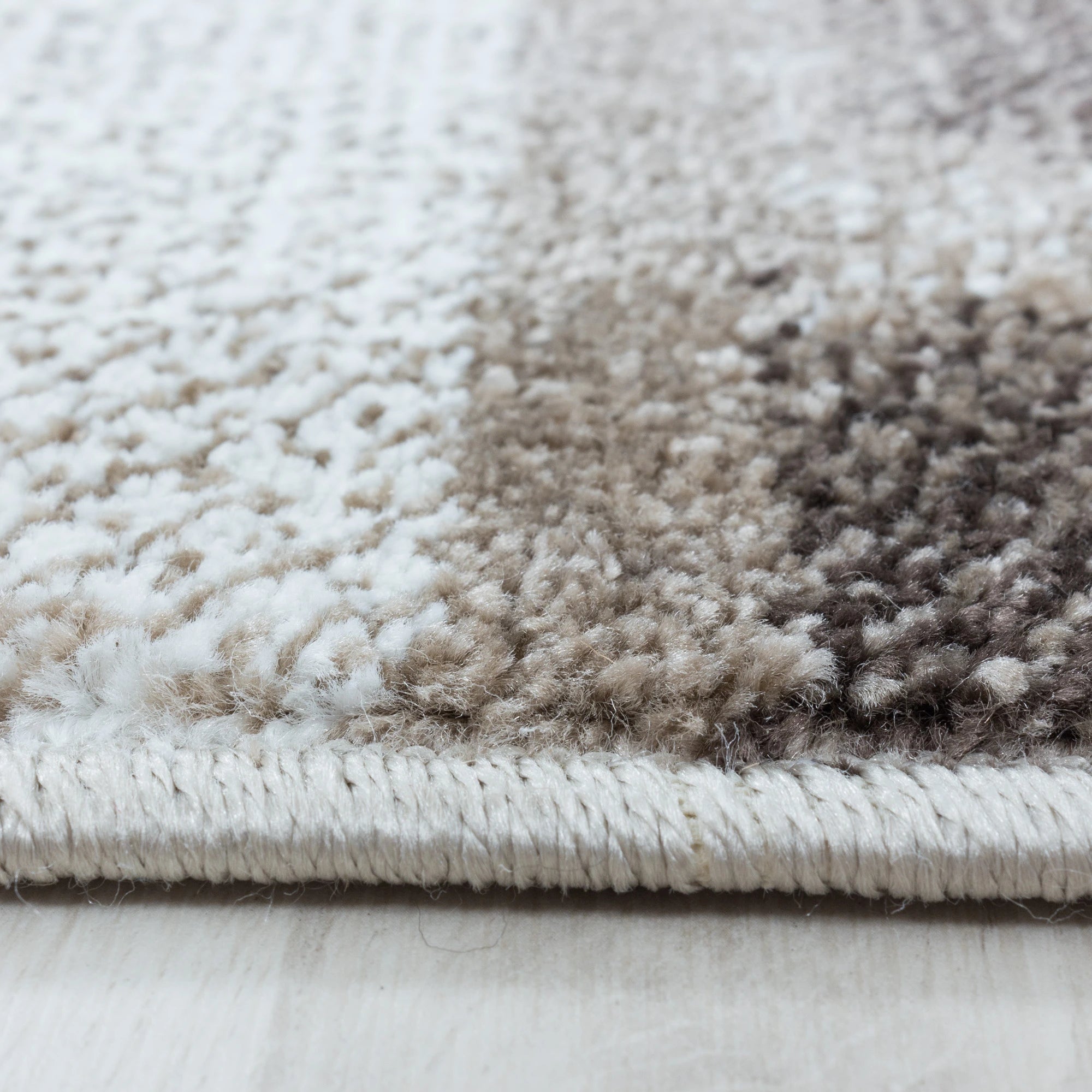 Karierter Schachbrettteppich Braun