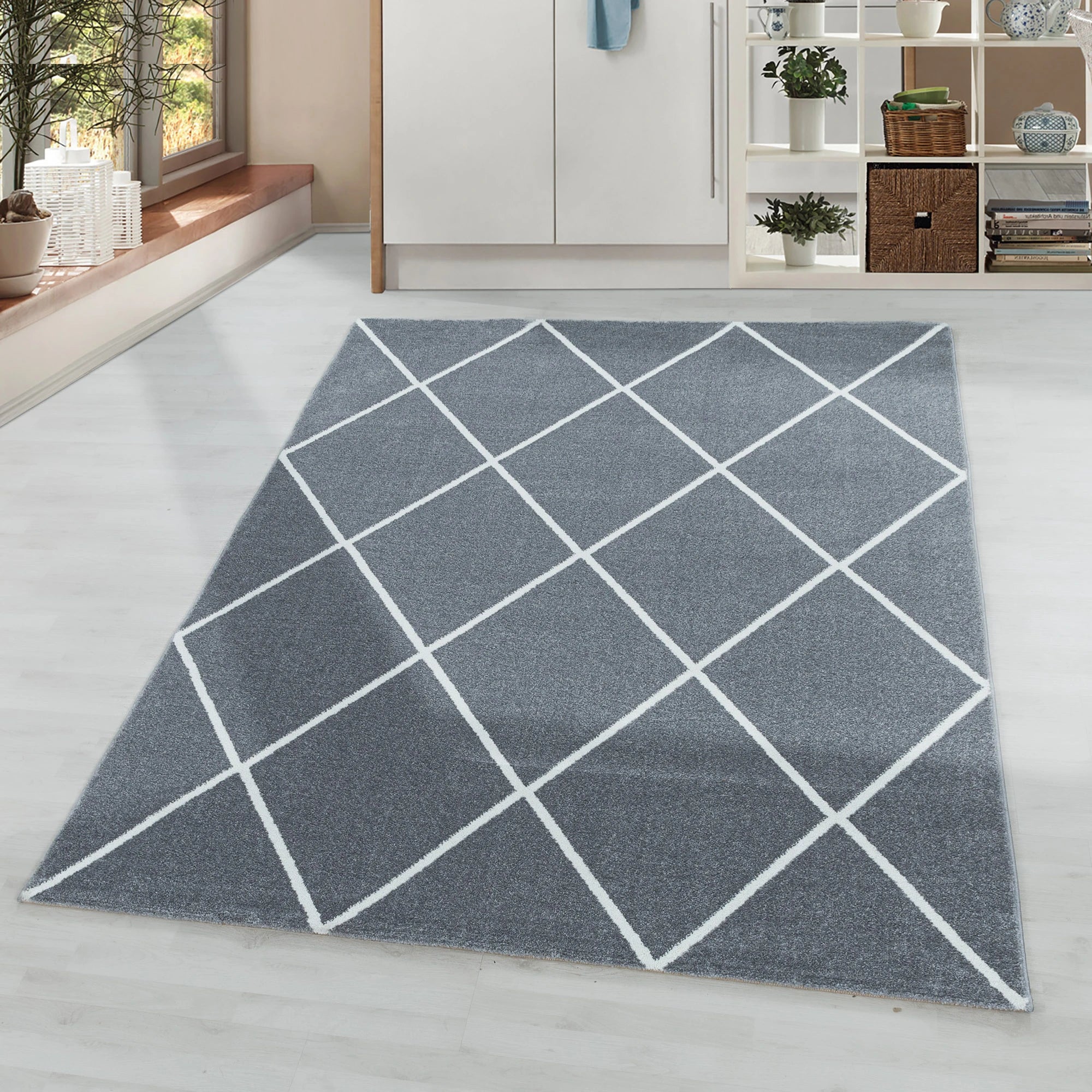 Geometrischer Mosaikteppich in Silber