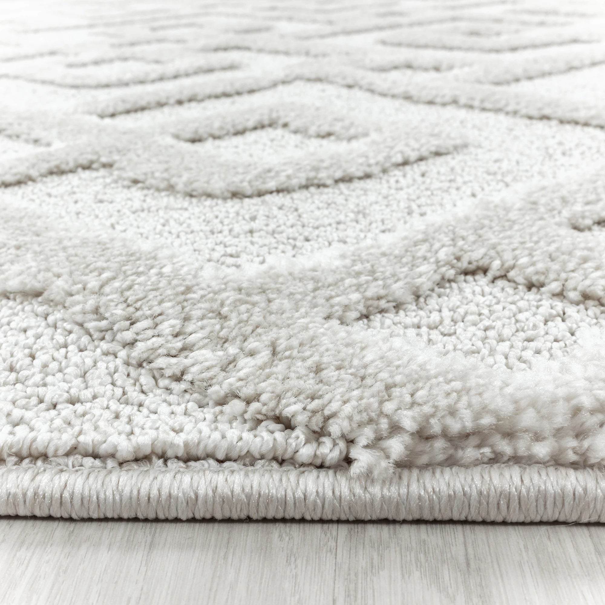 Geometric Diamond Rug Cream