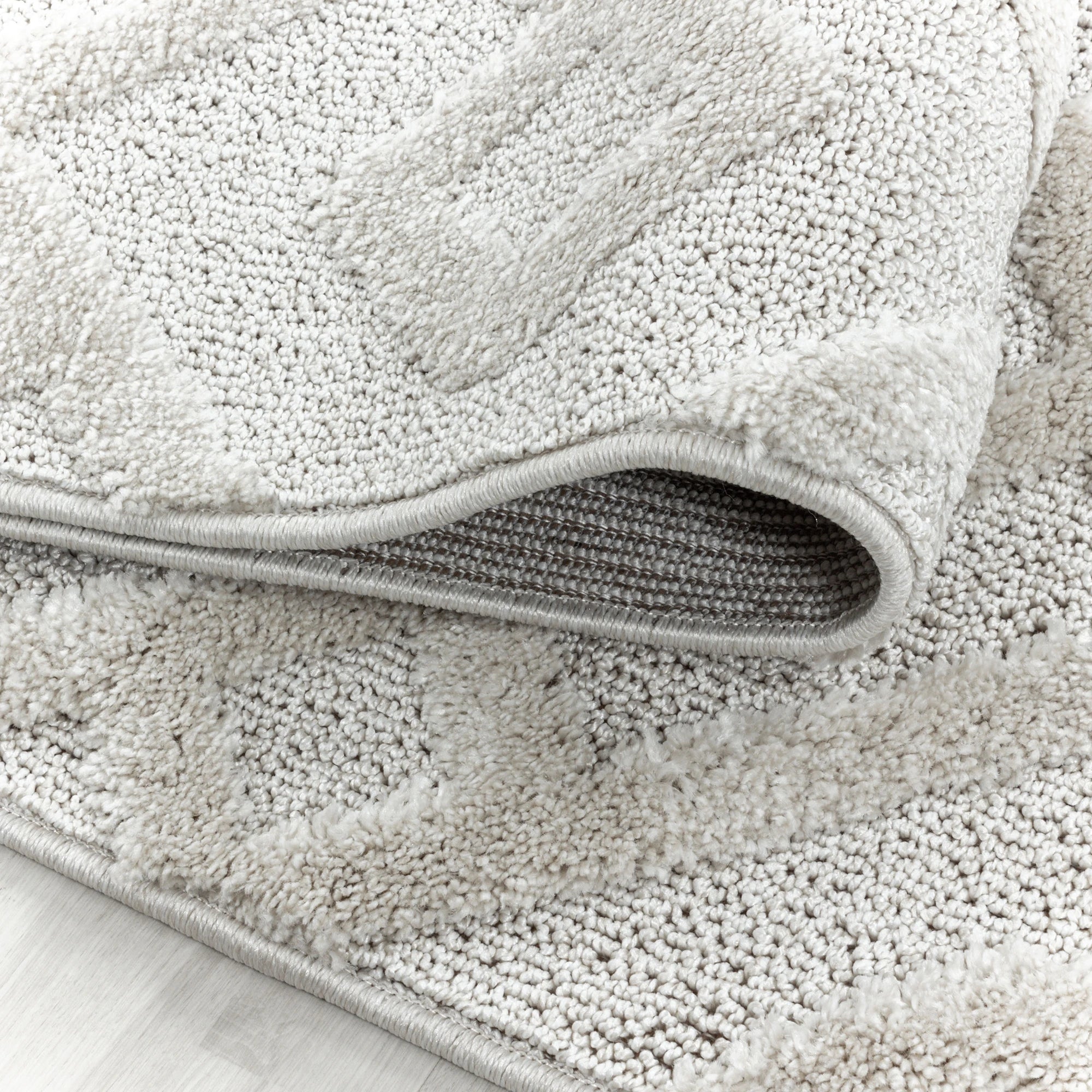 Geometric Diamond Rug Cream