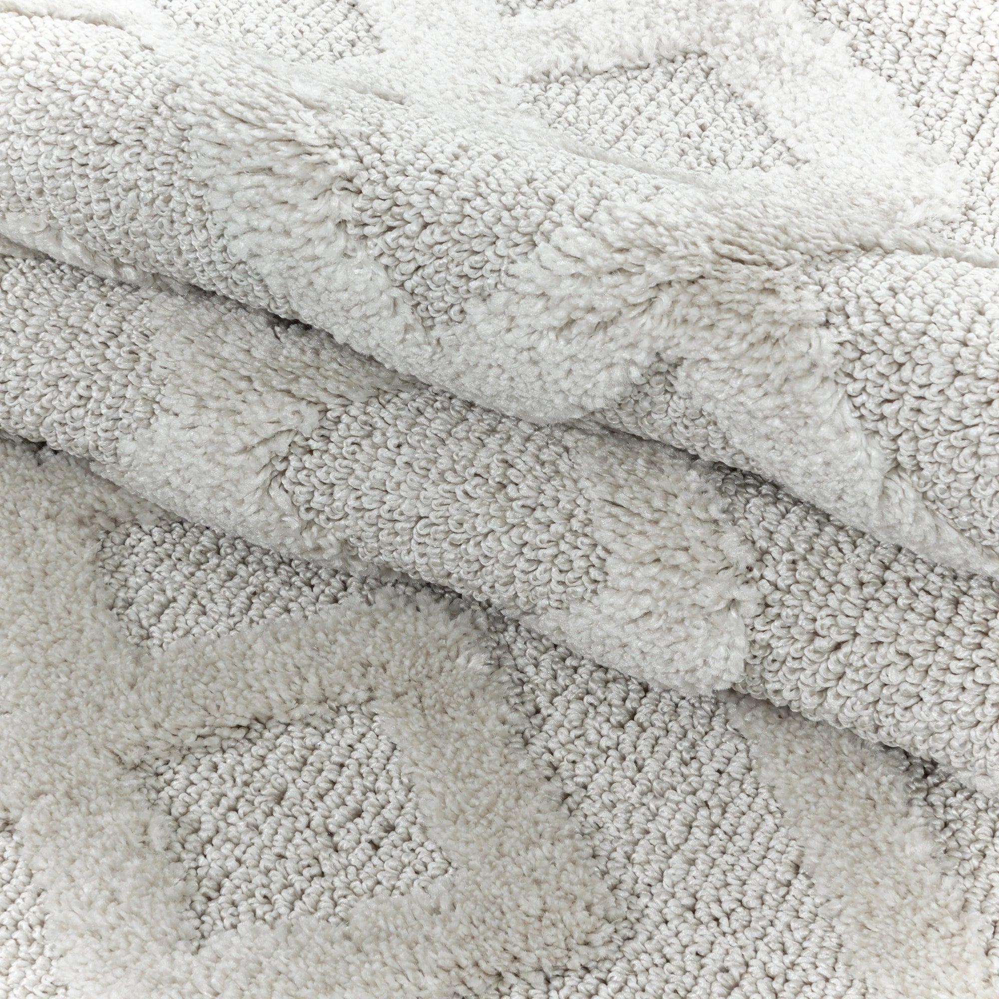 Geometric Diamond Rug Cream