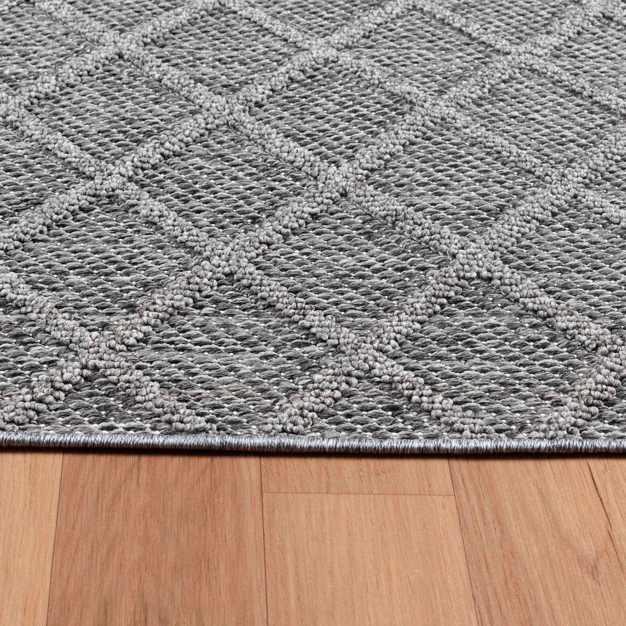 Textured Diamond Pattern Patio Rug | Gray