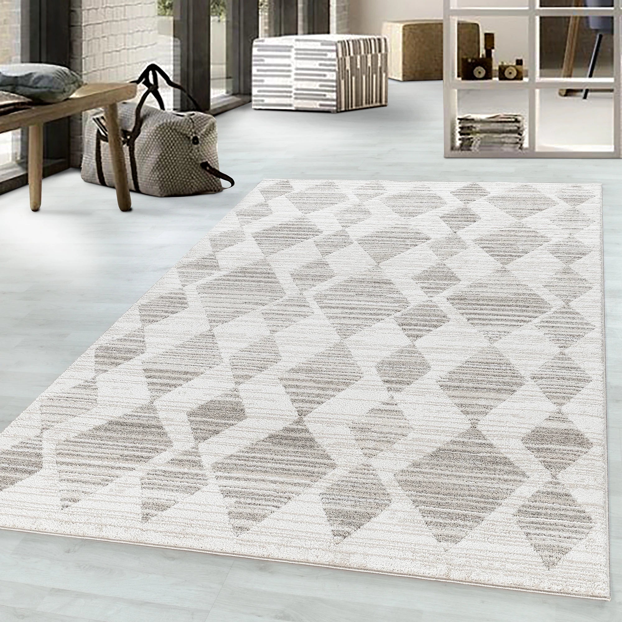 Geometrischer Polygon-Teppich in Creme