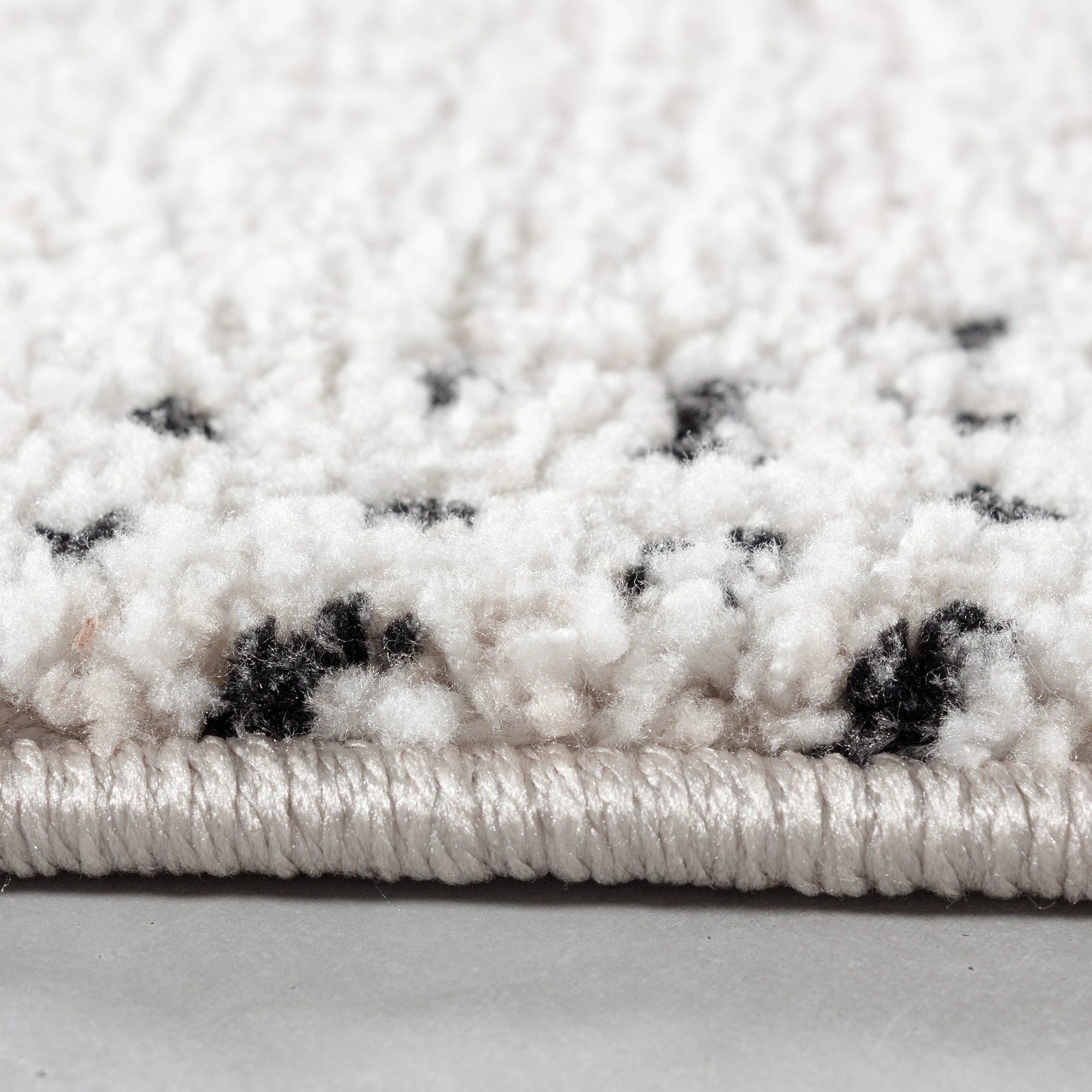 Bohemian Dotted Diamond Pattern Rug | Cream