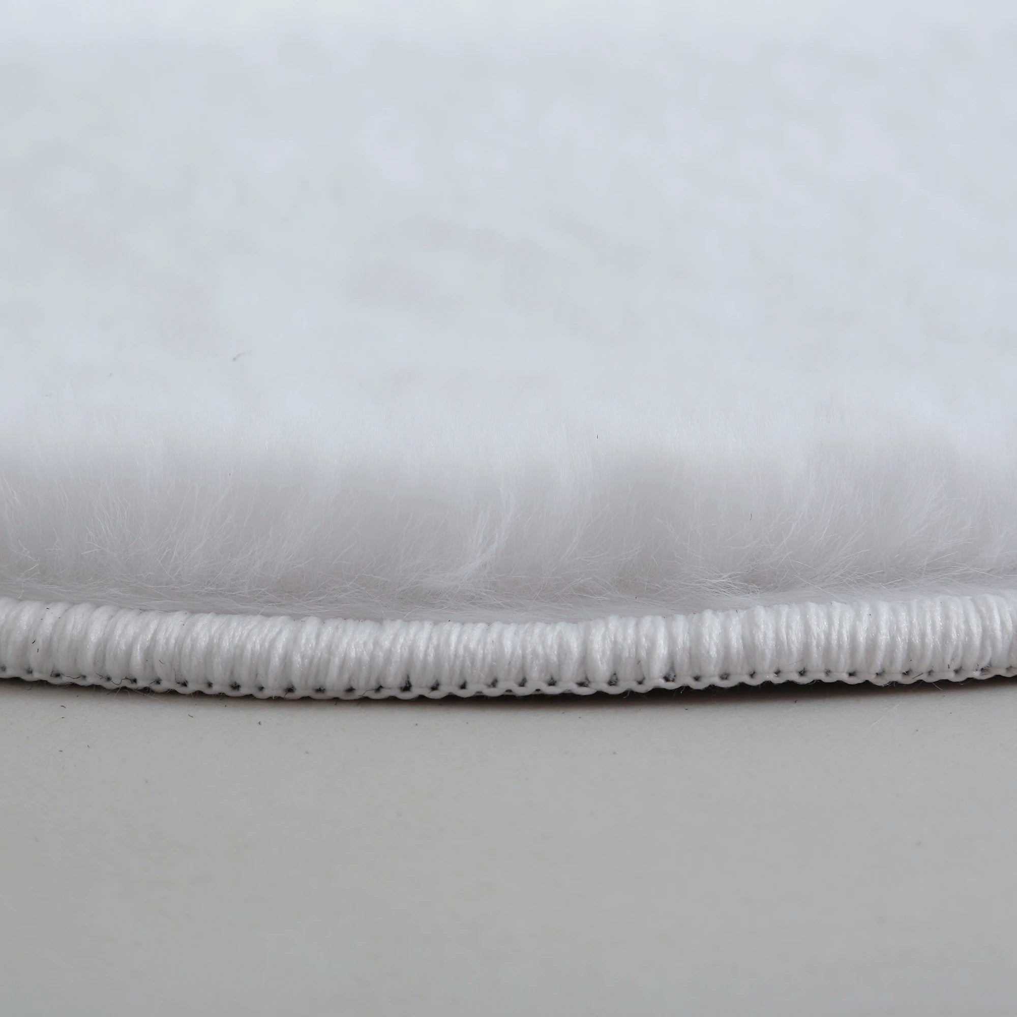 Teppich in Wolkenform, Weiß