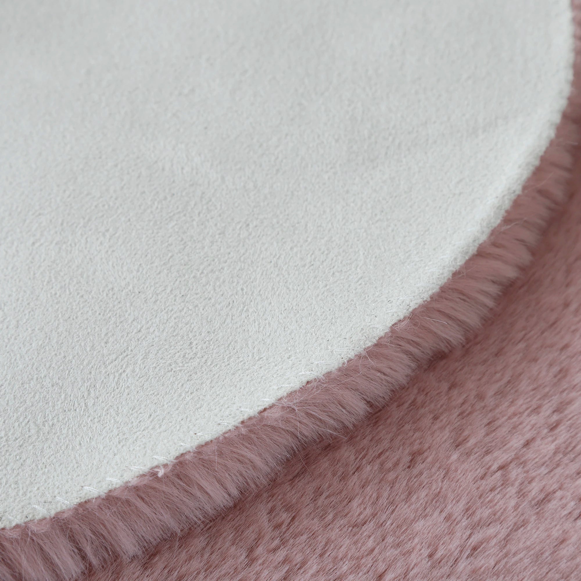 Teppich in Bärenform, Rosa