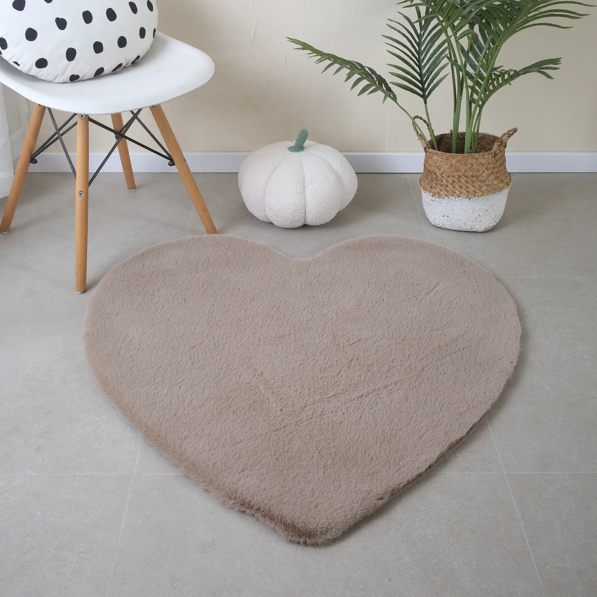 Heart Form Rug Beige
