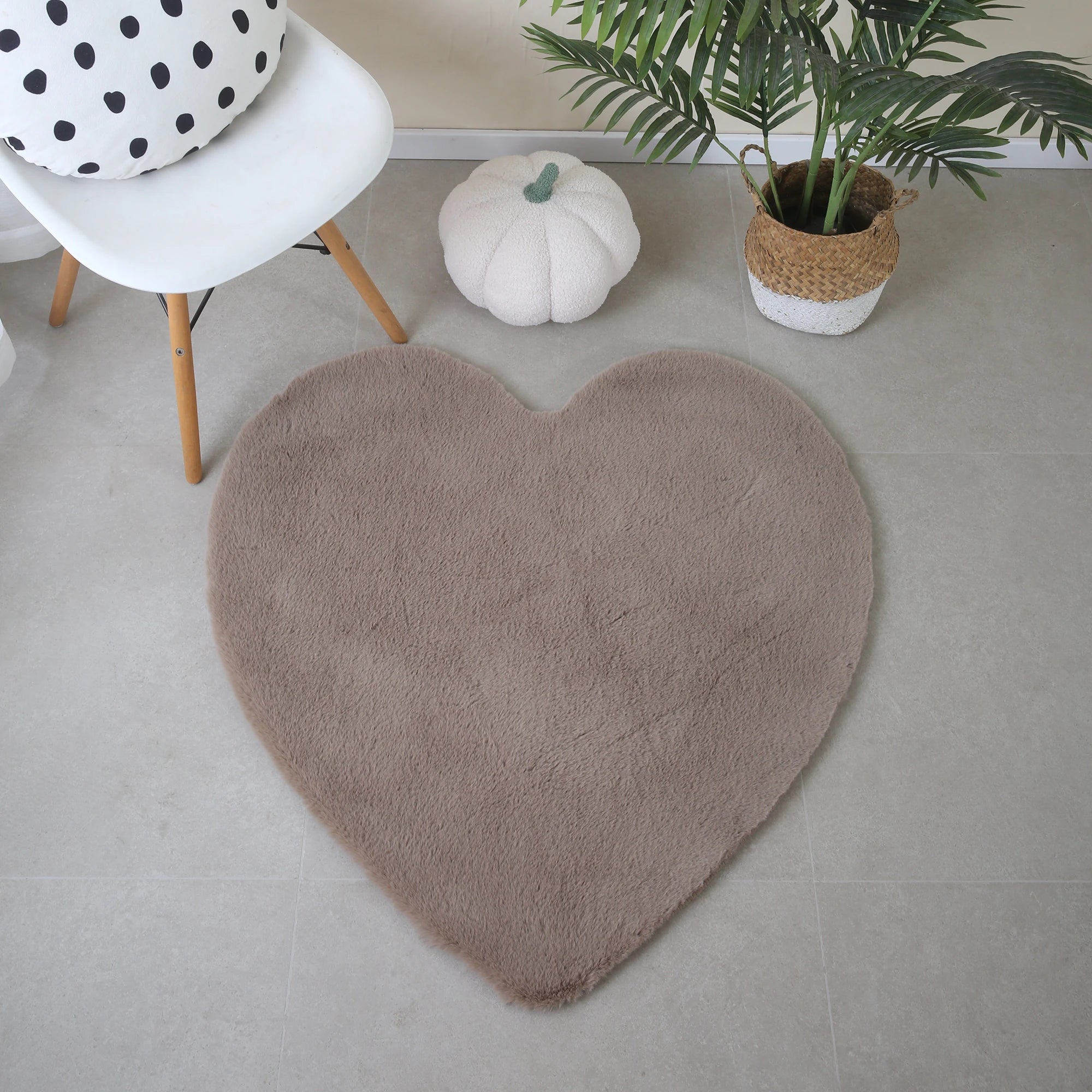 Heart Form Rug Beige