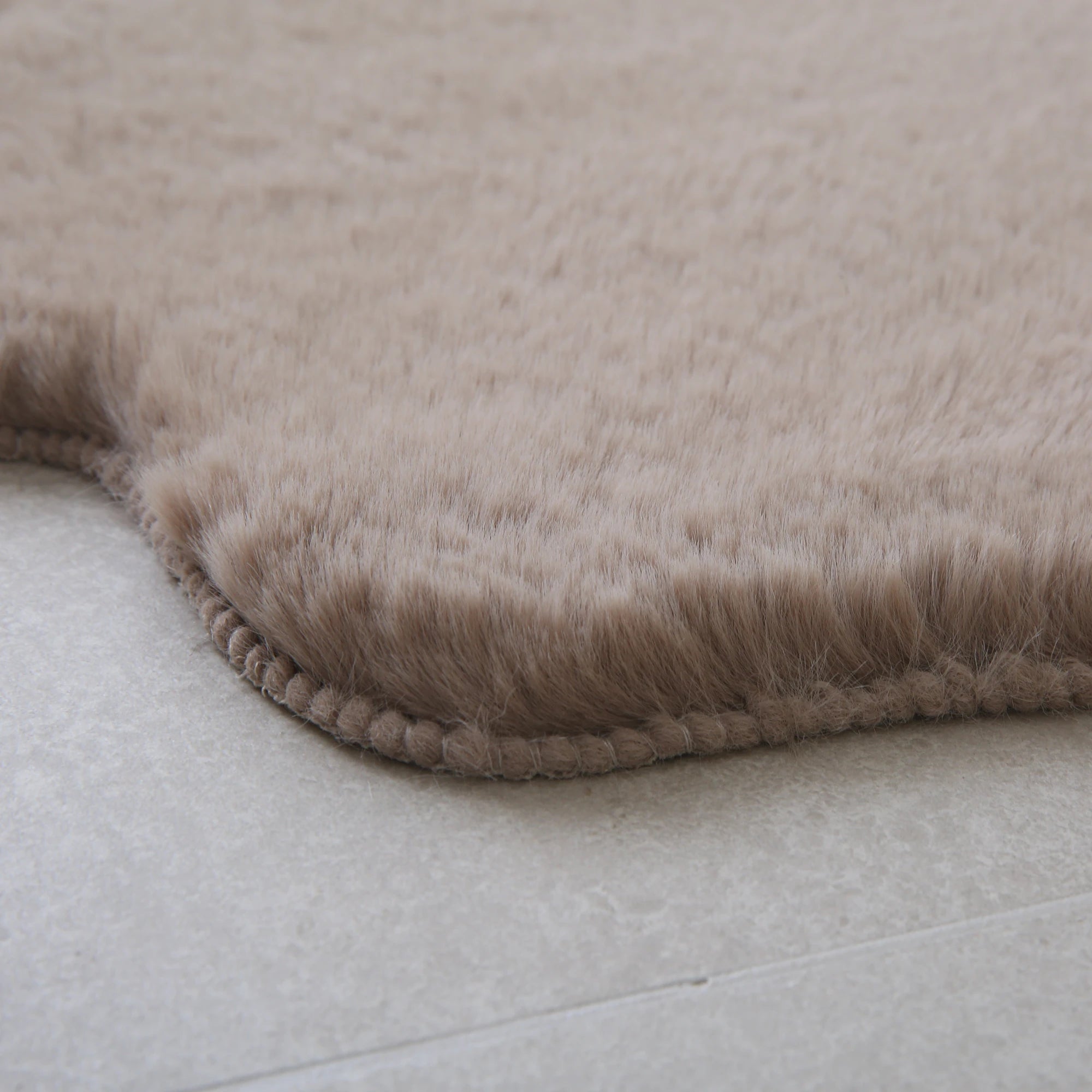 Dino Form Teppich Beige