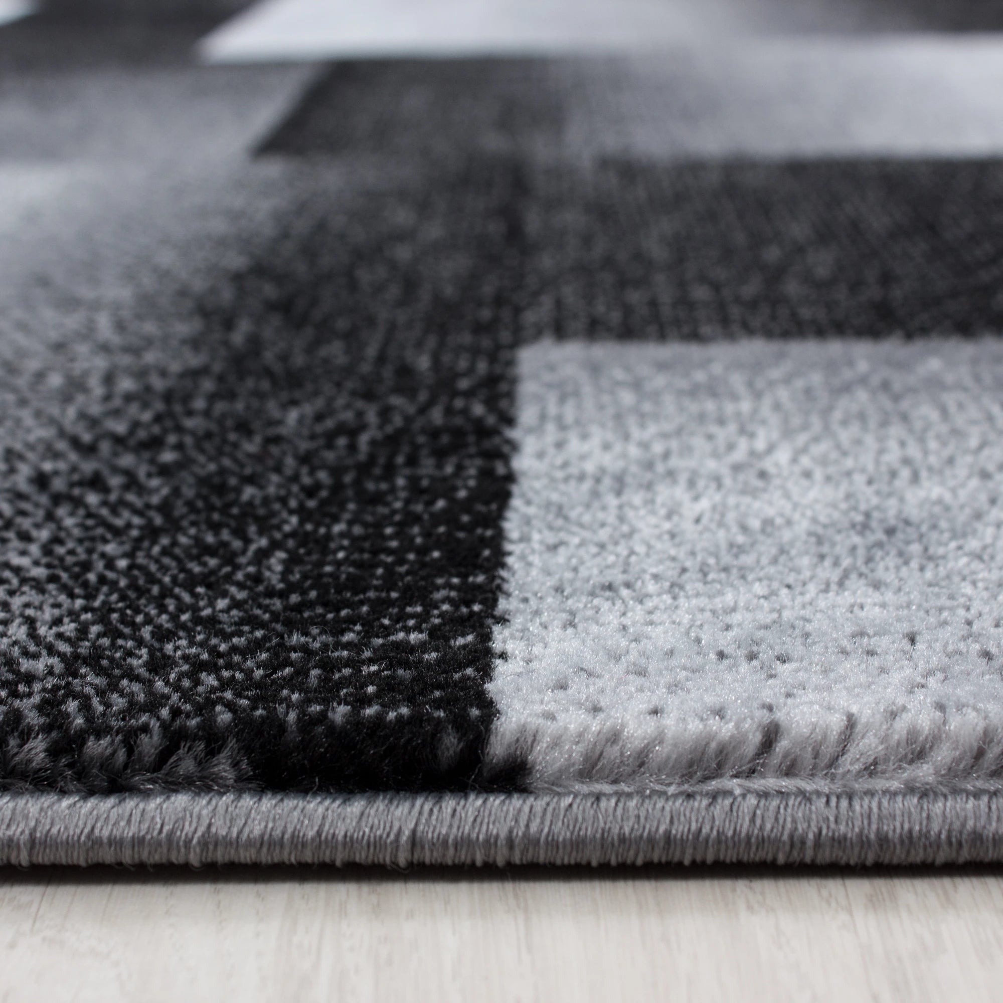 abstrakt-karierter Plaid Teppich Schwarz