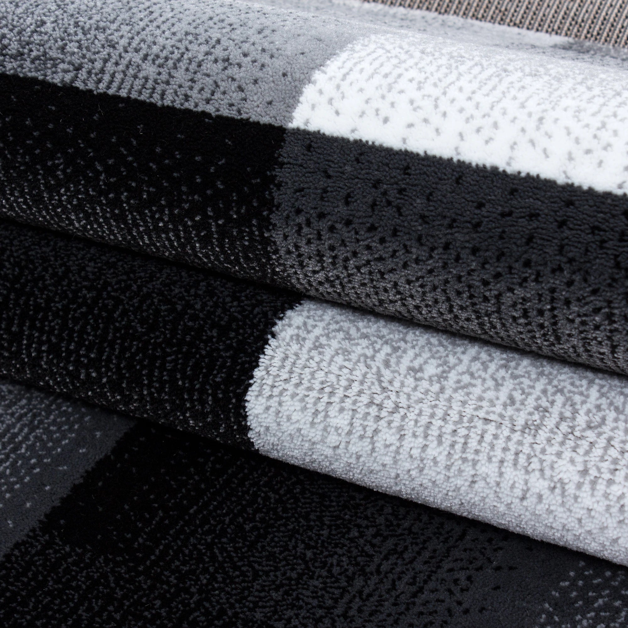 abstrakt-karierter Plaid Teppich Schwarz