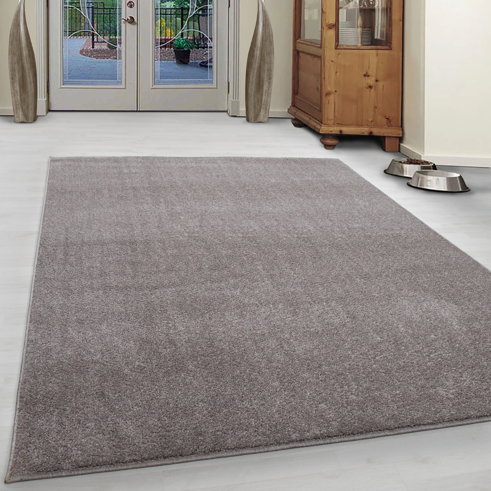 Saubere Farbe, schlichtes Premium-Dekor