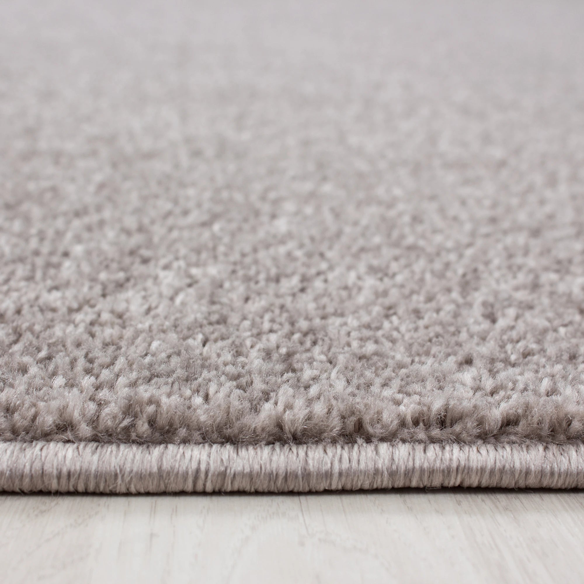 Saubere Farbe, schlichtes Premium-Dekor