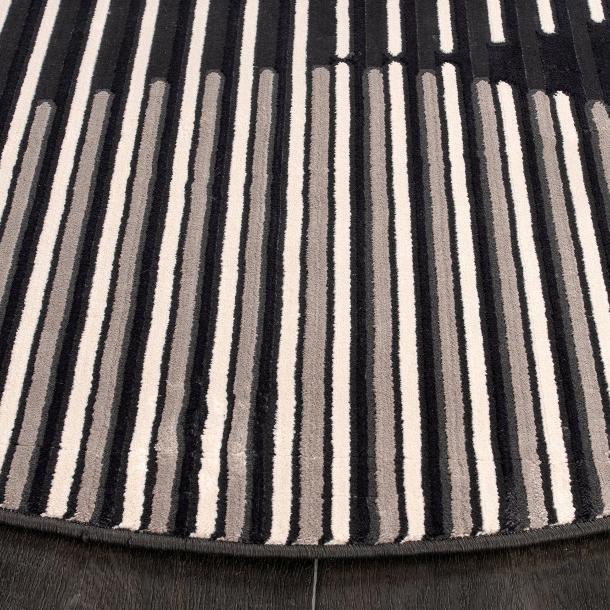 Monochrome Illusion Curve Rug