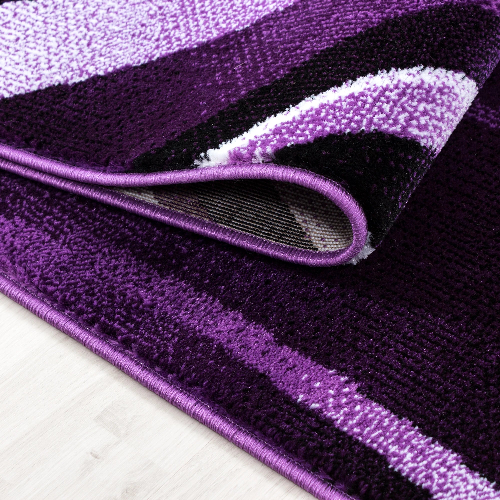 Freeform Chic Teppich mit abstrakten Wellen