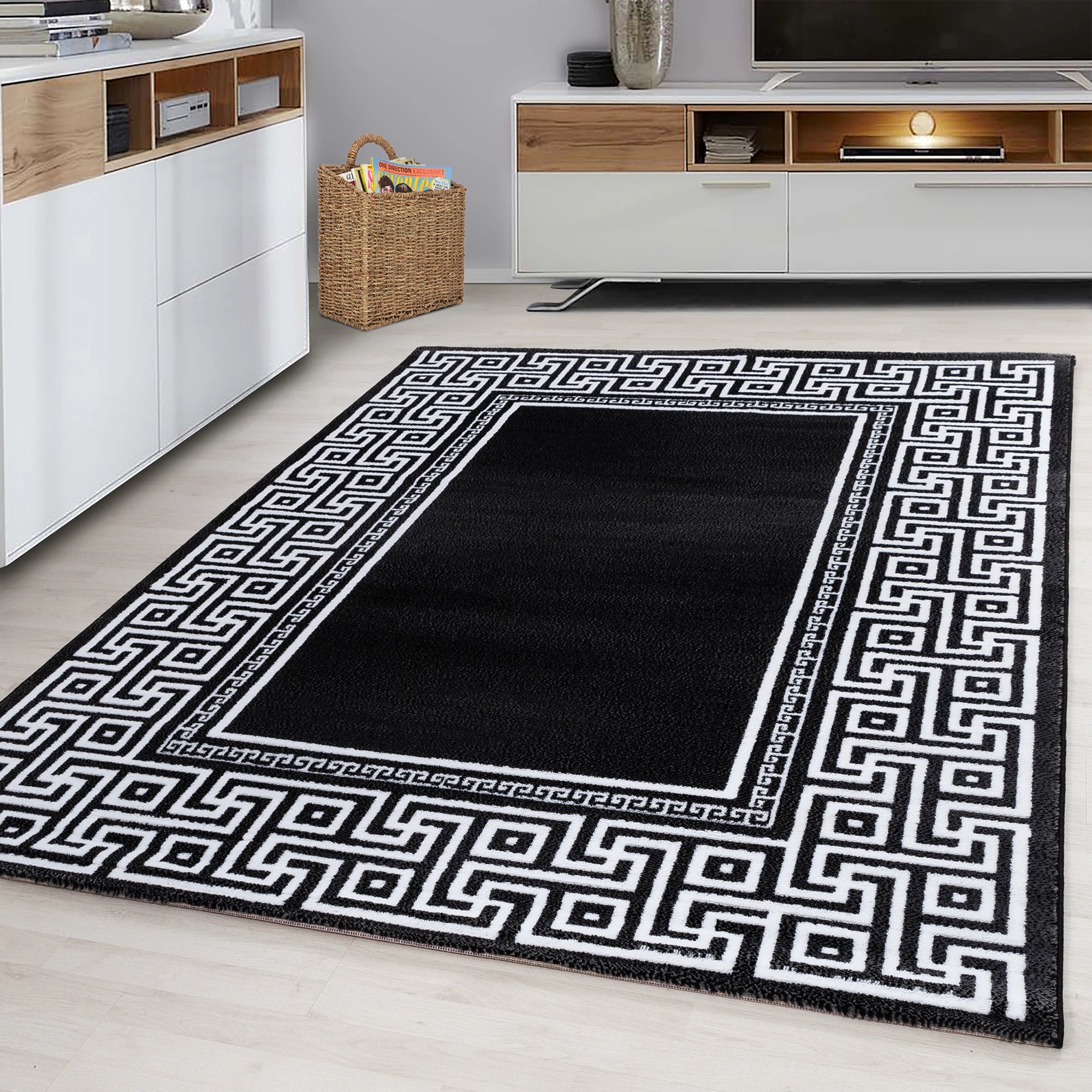 Teppich mit Mäandermuster in Schwarz