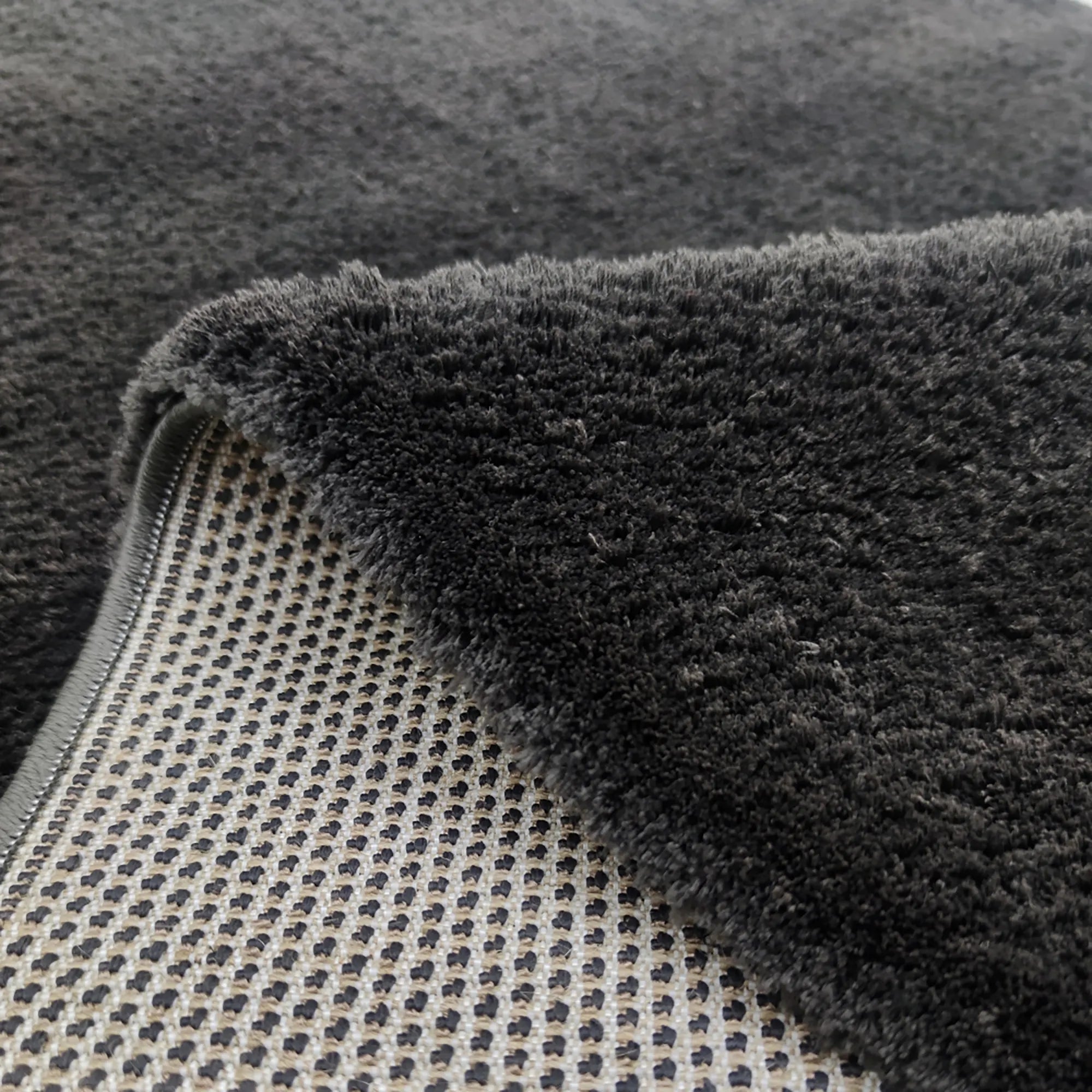 Soft Shaggy Carpet in Anthracite - Bella Rugs