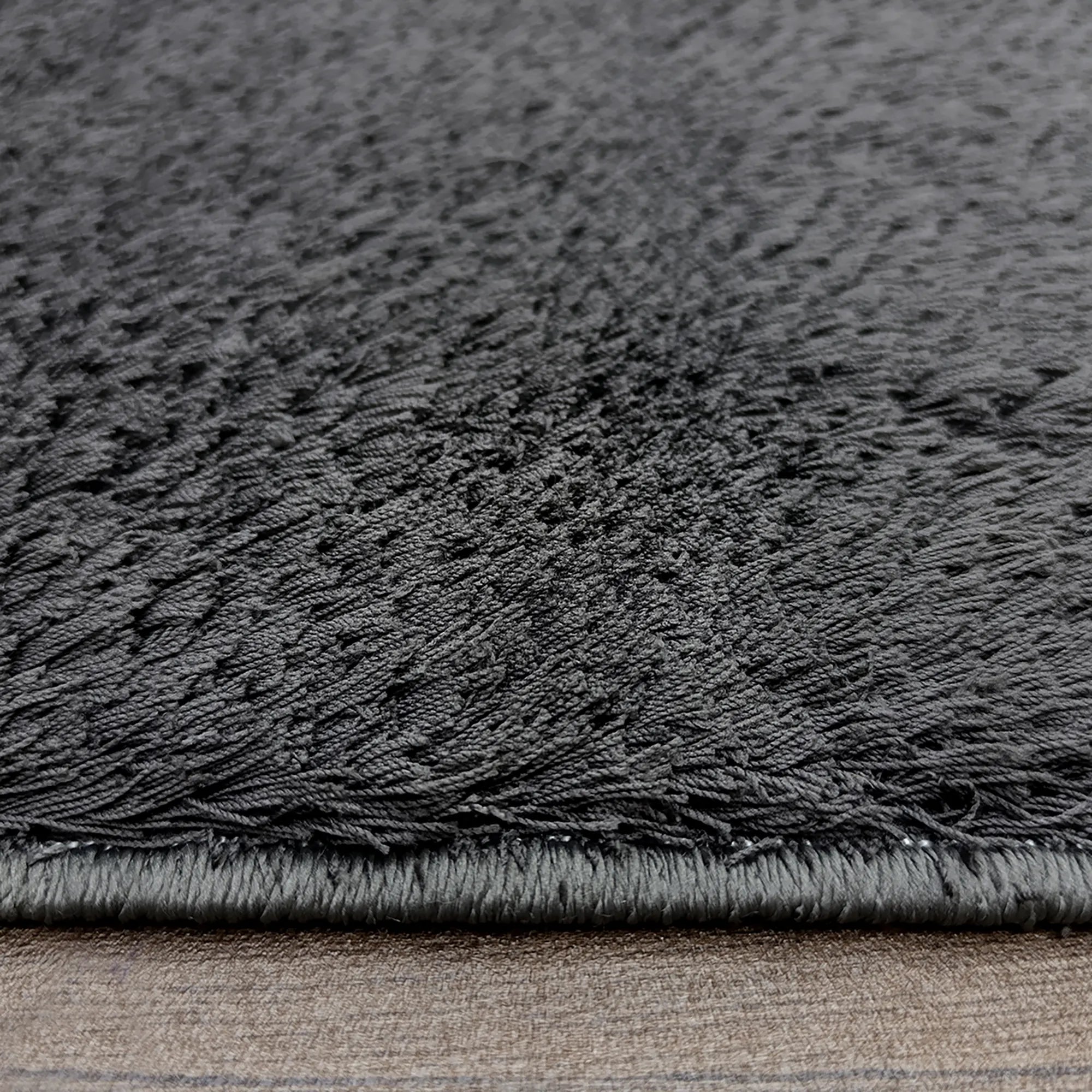 Soft Shaggy Carpet in Anthracite - Bella Rugs