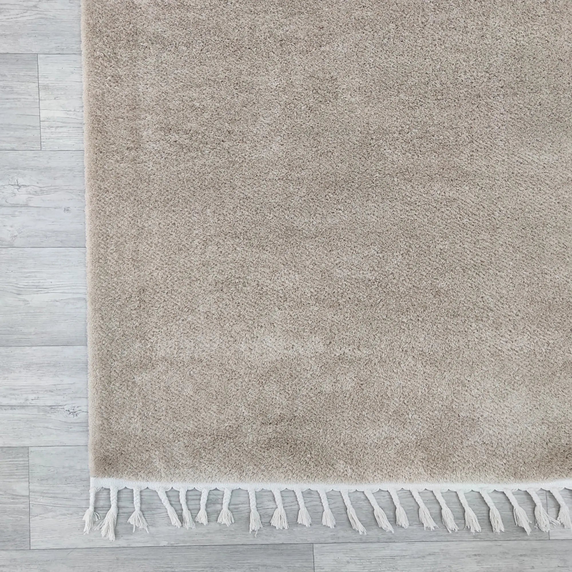 Soft Shaggy Carpet in Beige - Bella Rugs