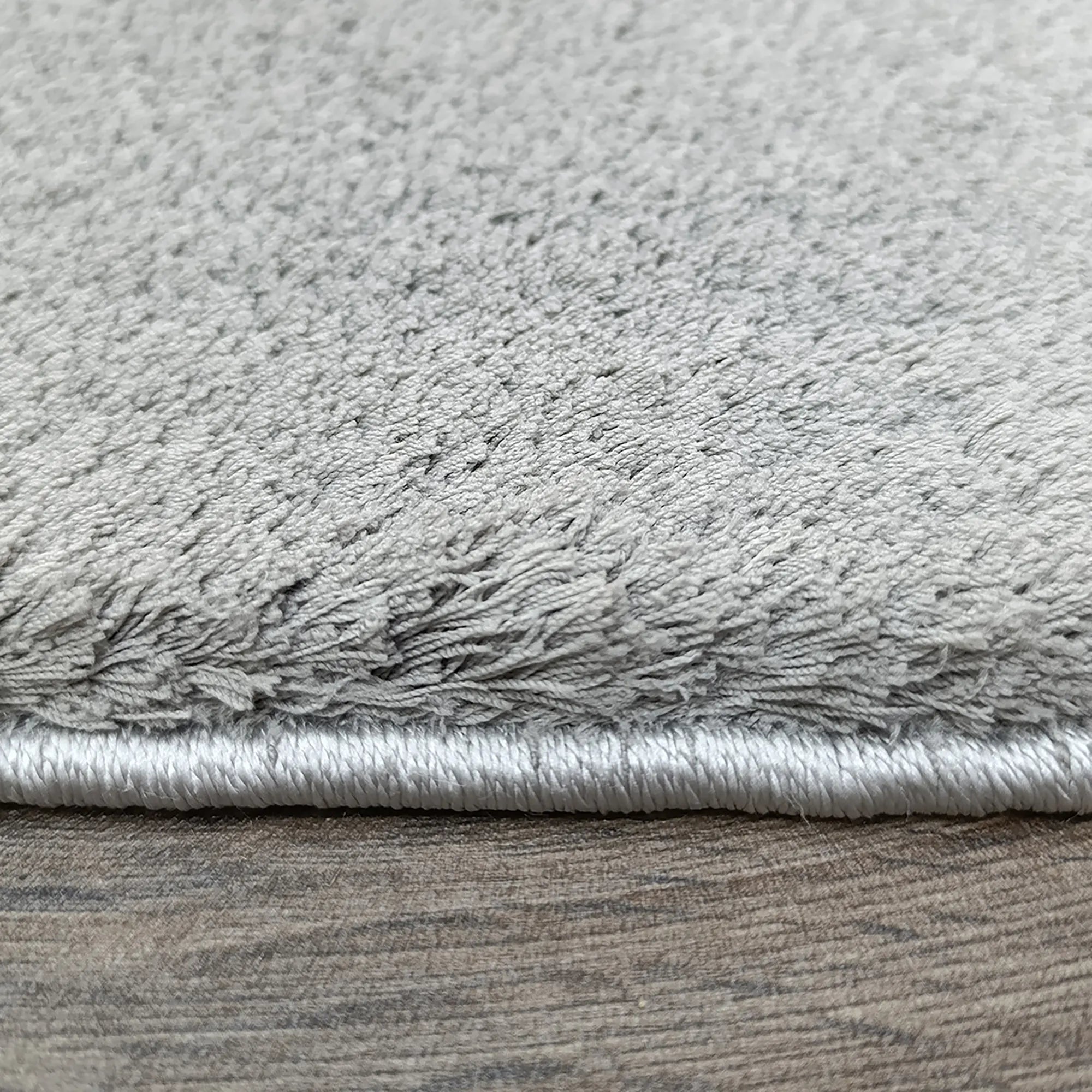 Soft Shaggy Carpet in Gray - Bella Rugs