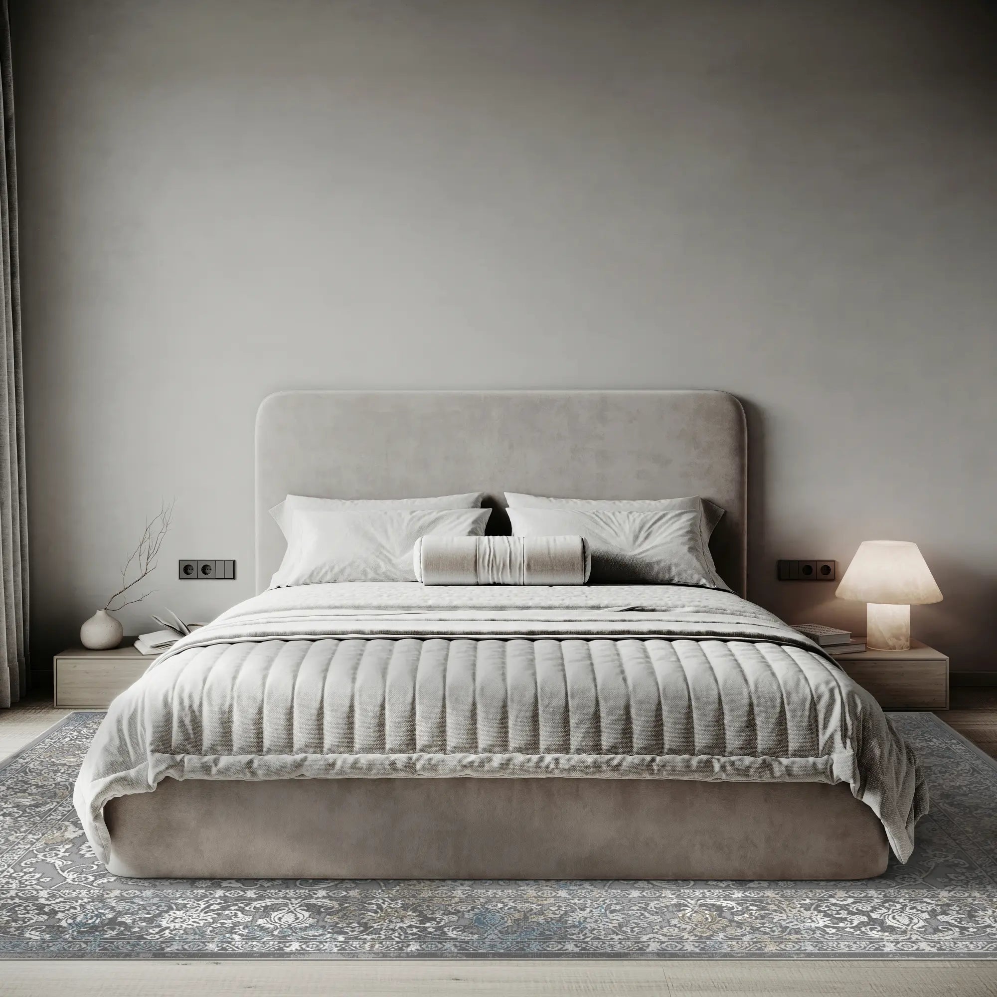 Silberner Wandteppich mit Rankenmuster