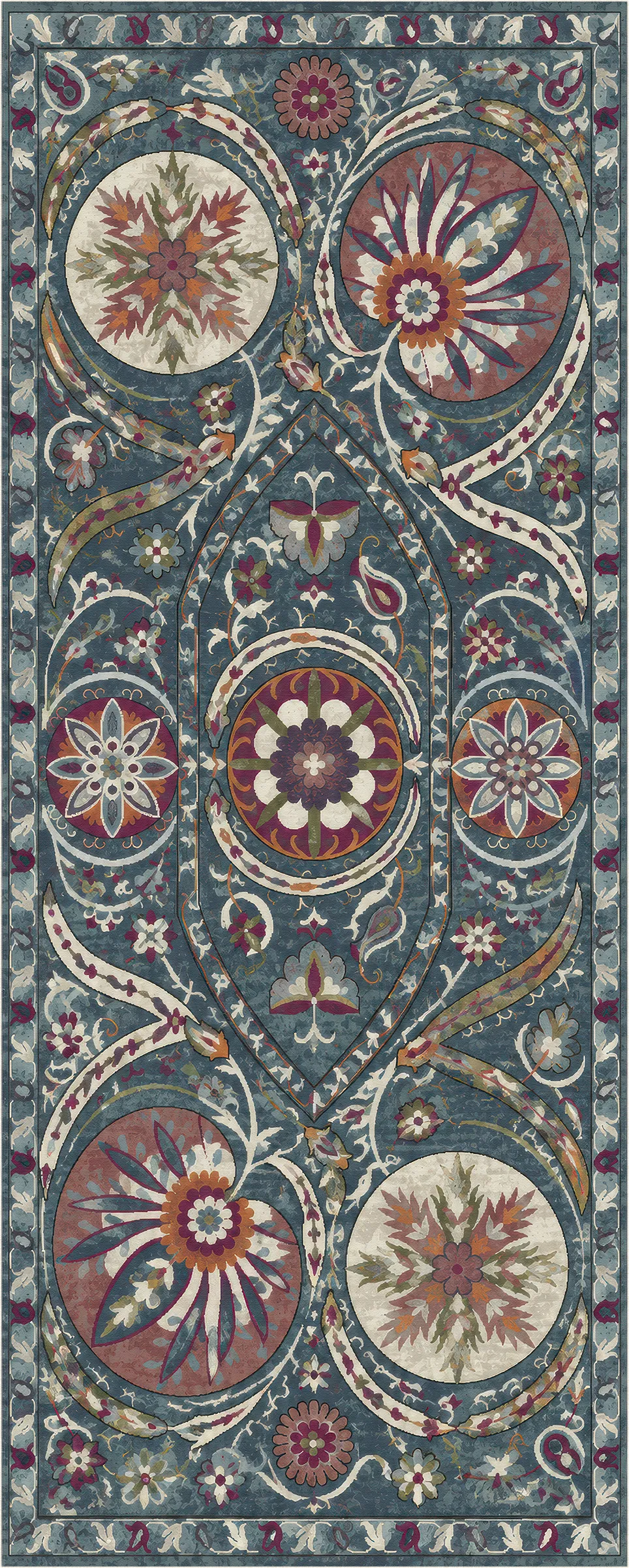 Ein kunstvoller rechteckiger Teppich mit einem symmetrischen Blumen- und Paisleymuster in gedämpften Petrol-, Altrosa-, Creme-, Burgunderrot- und Goldtönen.