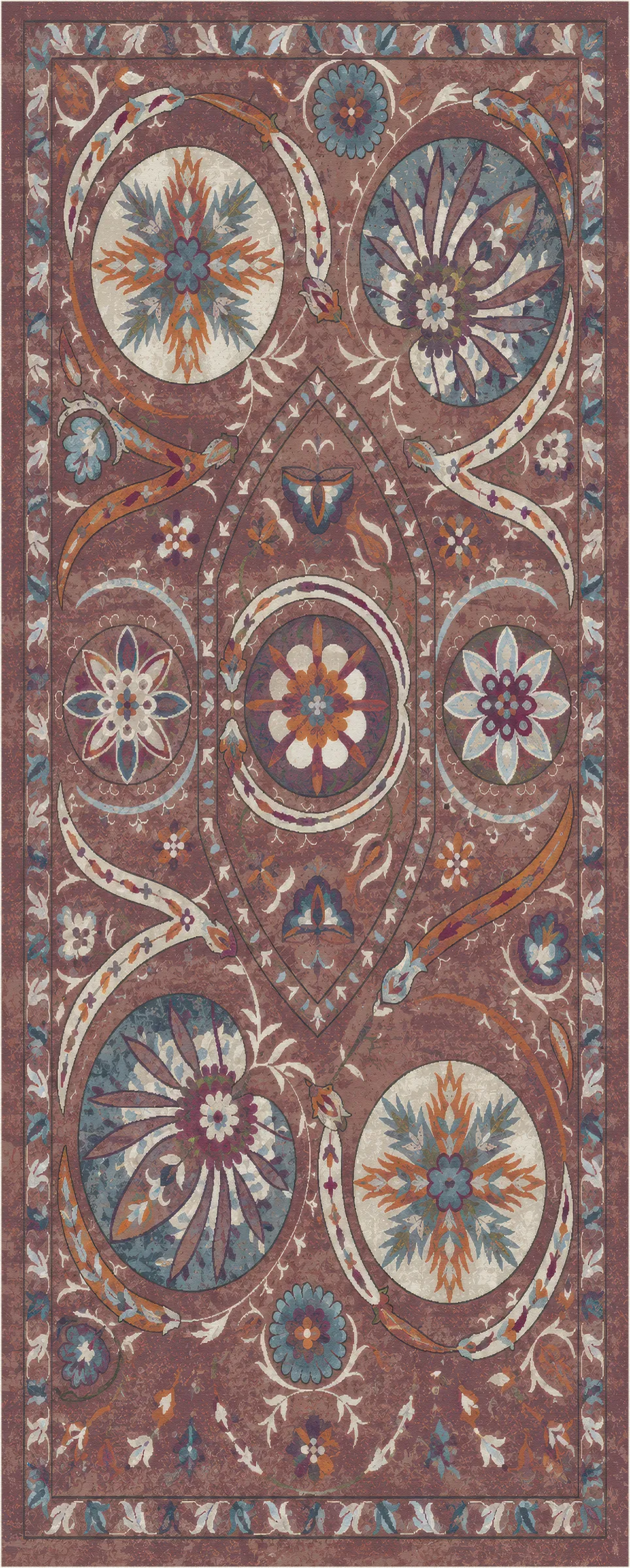 Ein kunstvoller traditioneller Teppich mit einem komplexen Medaillon- und Blumenmuster in erdigen Braun-, staubigen Blau-, Creme- und Rostorangetönen.