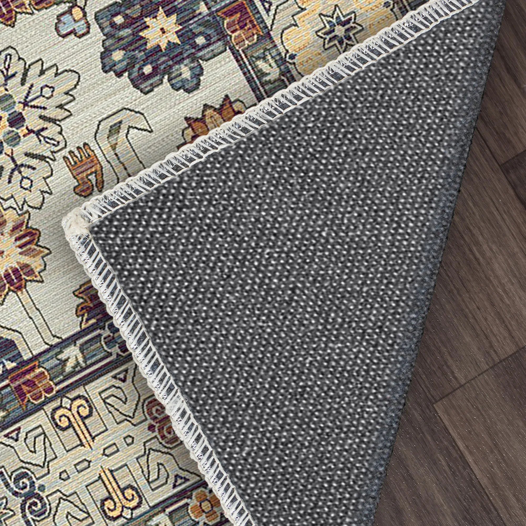 Geometrischer Stammes Teppich aus Kaspischem Knochen